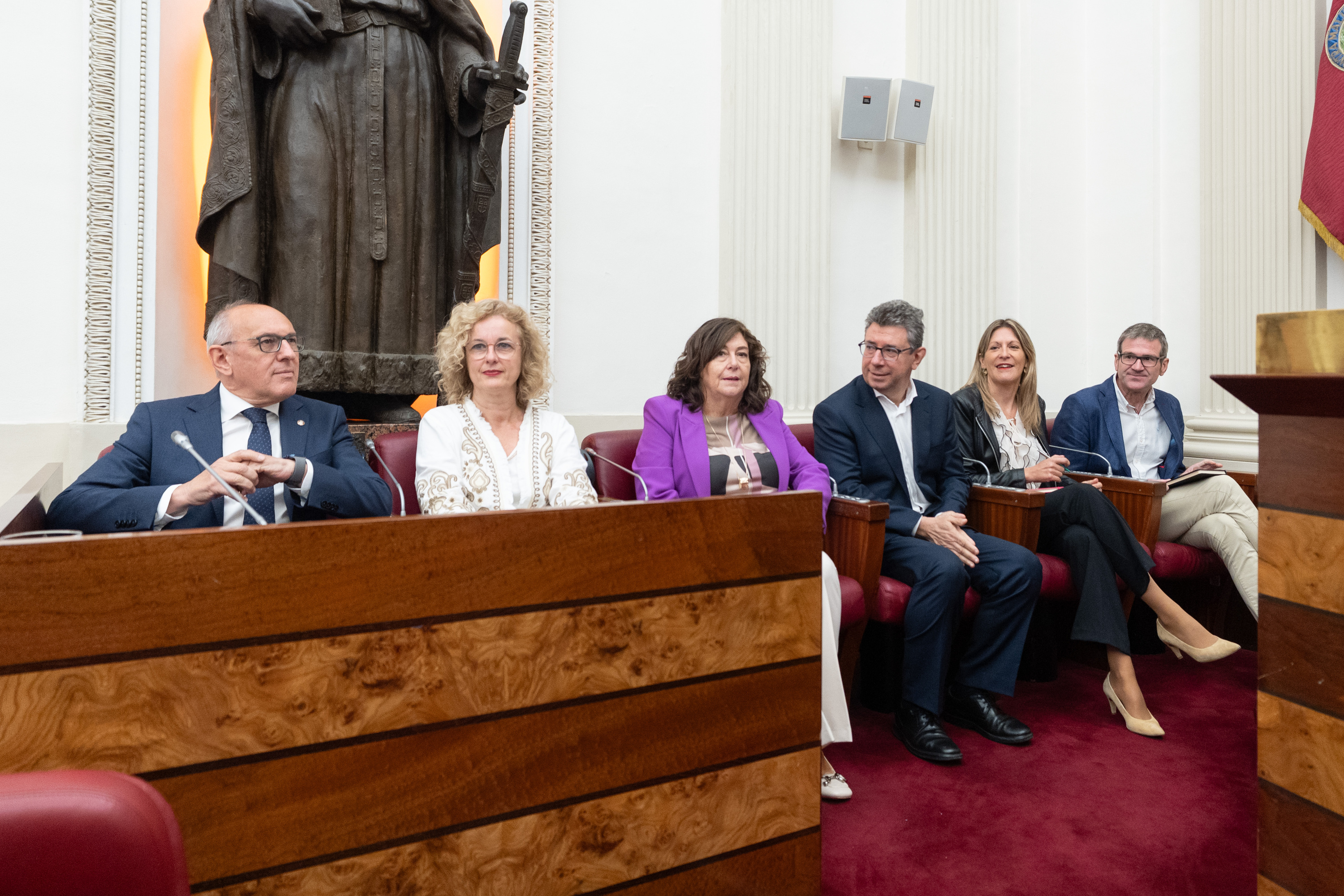 Ramiro Gonzalez Arabako ahaldun nagusia eta gobernuko kideak, joan den asteko Batzar Nagusien politika orokorreko bilkuran. ENDIKA PORTILLO / FOKU