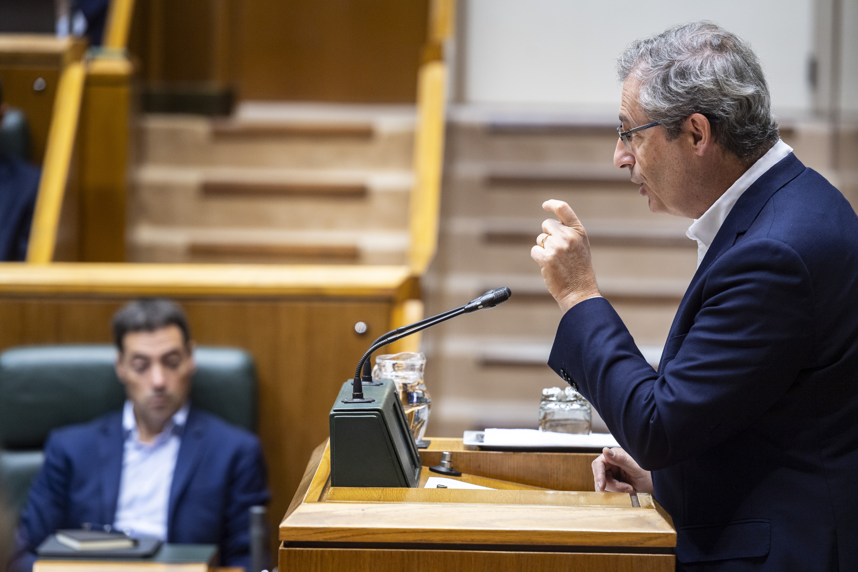 Markel Olano, gaur, jeltzaleen proposamena defendatzen. JAIZKI FONTANEDA / FOKU