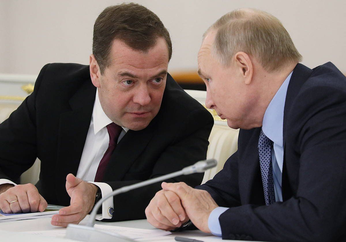 Dmitri Medvedev eta Vladimir Putin, artxiboko argazki batean. EFE
