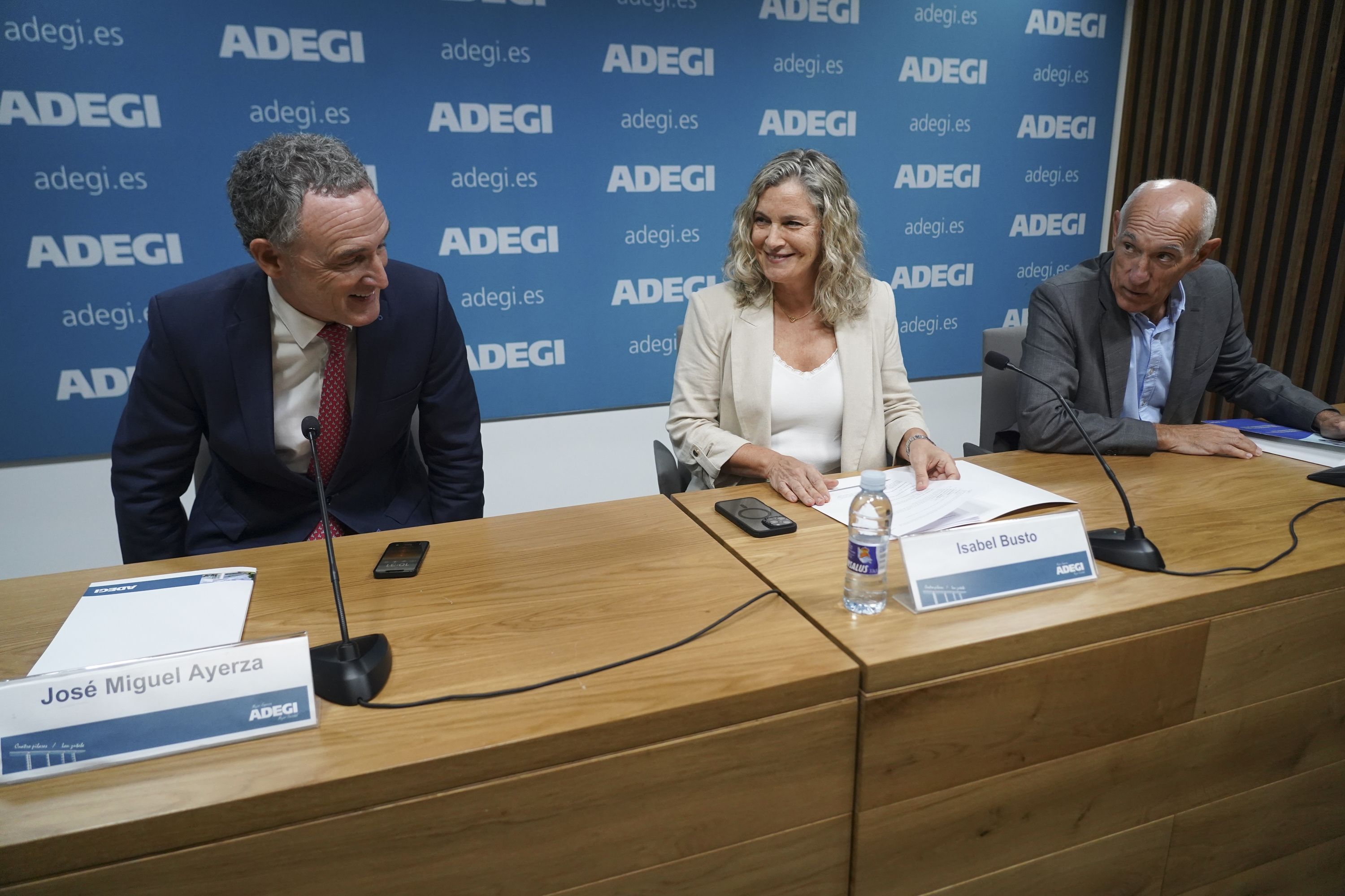 Jose Miguel Aierza, Isabel Busto eta Patxi Sasigain. JAGOBA MANTEROLA / FOKU