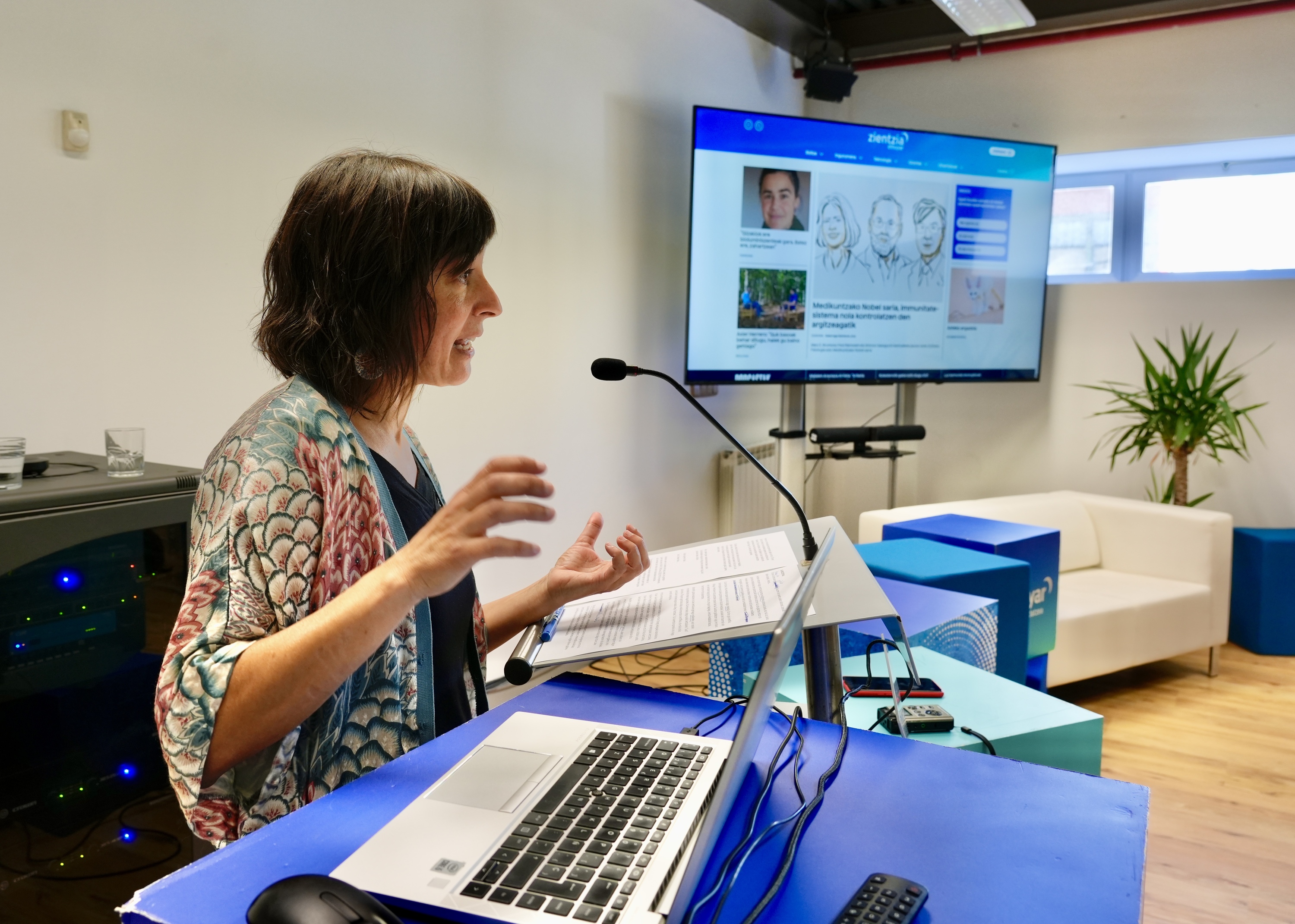 Aitziber Agirre, gaur, 'Elhuyar Zientzia' hedabide digitalaren aurkezpenean, Usurbilen. ANDONI CANELLADA / FOKU