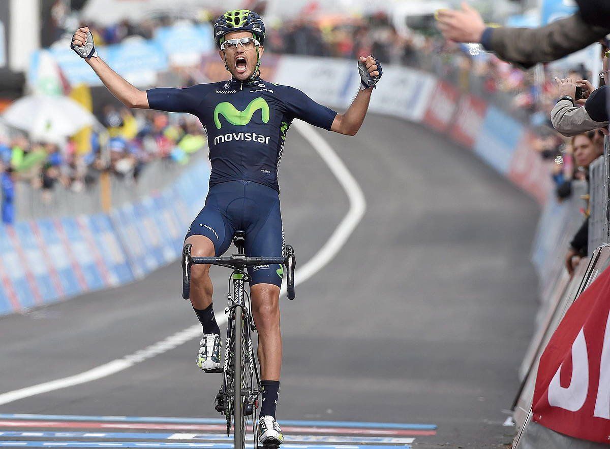 Beñat Intxausti, Italiako Giroko etapa garaipena ospatzen, 2015ean. DANIEL DAL ZENNARO / EFE