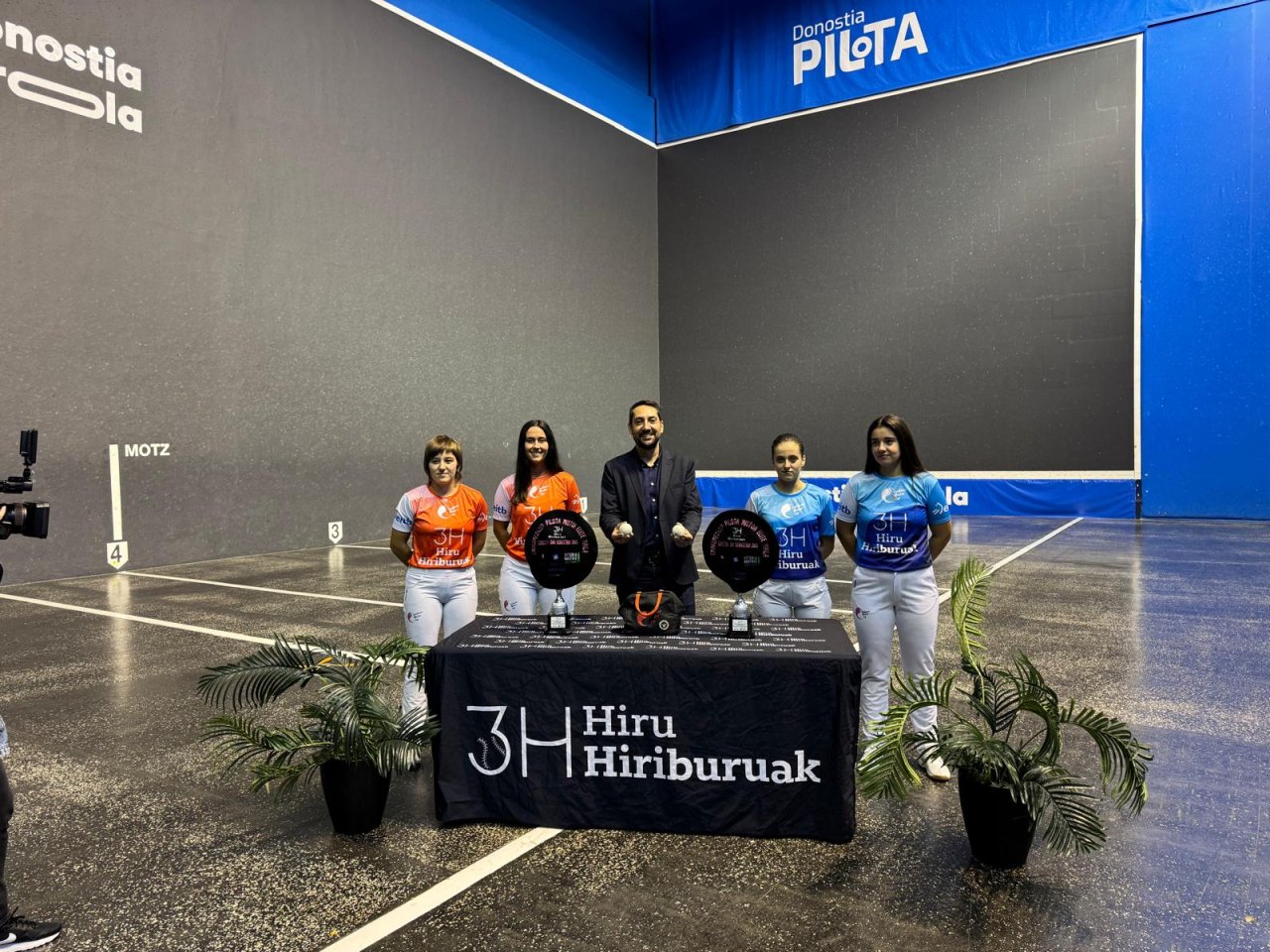 Hiru Hiriburuak esku pilota txapelketa