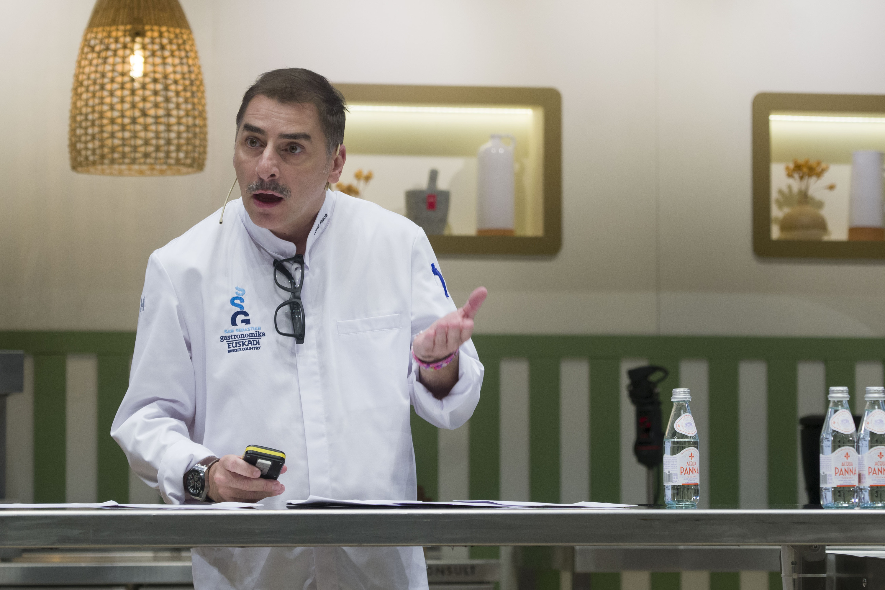 Jordi Roca sukaldaria, Gastronomikako bere hitzaldian. JON URBE / FOKU