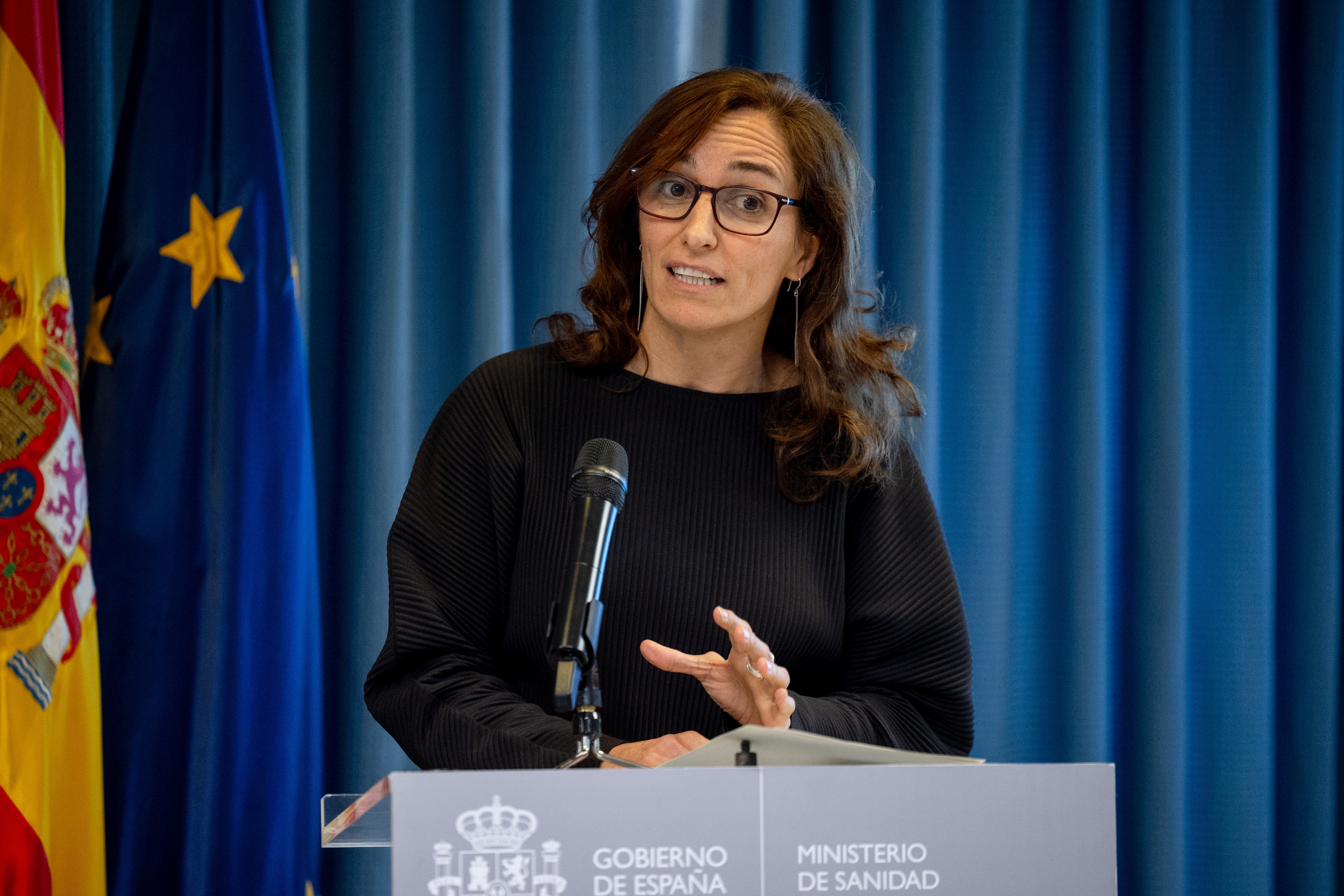 Espainiako Gobernuko Osasun ministro Monica Garcia azalpenak ematen, gaur. DANIEL GONZALEZ / EFE