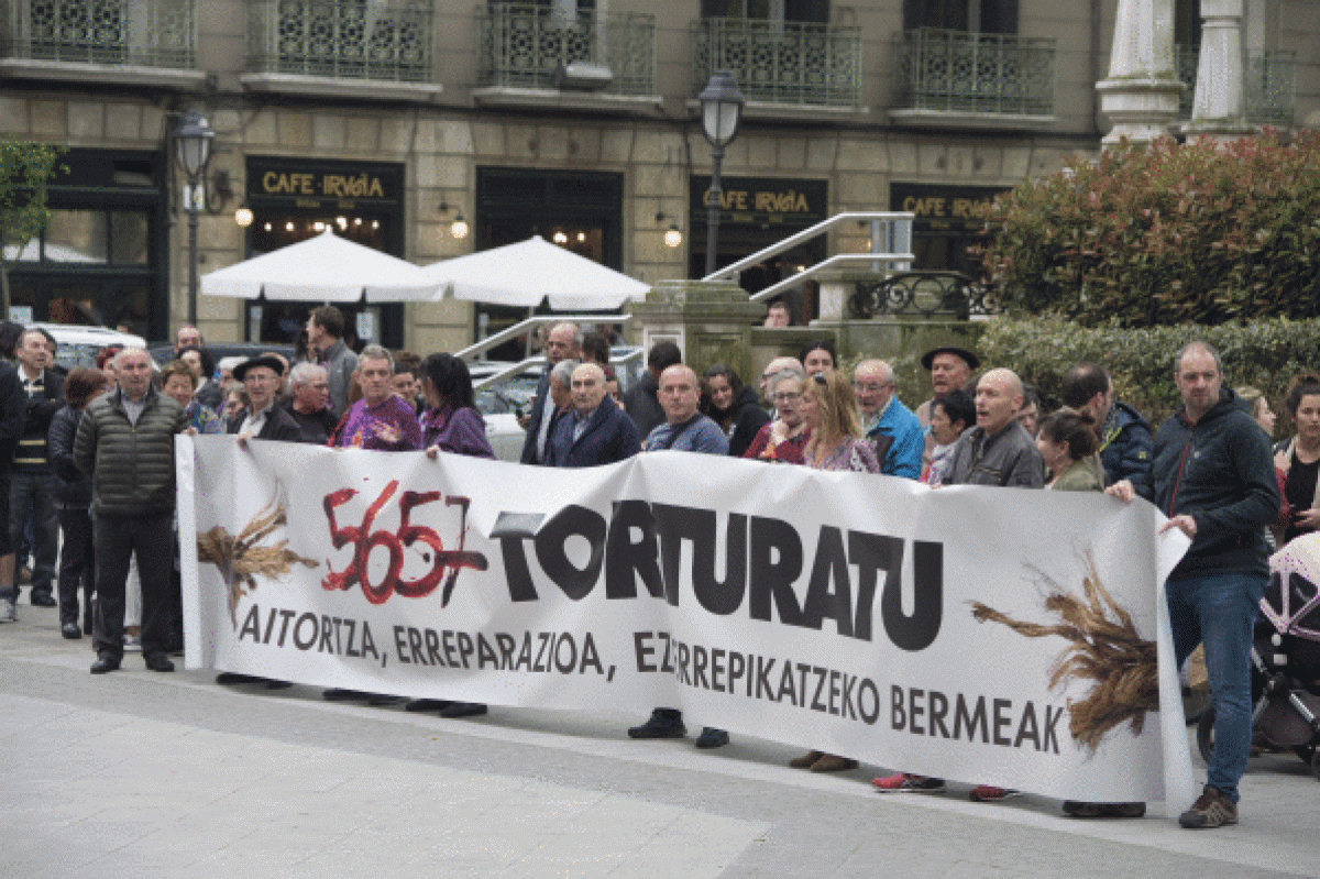 Sandra Barrenetxea torturatzea egotzita absolbitutako guardia zibilen inpunitatea salatzeko mobilizazioa, Bilbon. MONIKA DEL VALLE/ FOKU