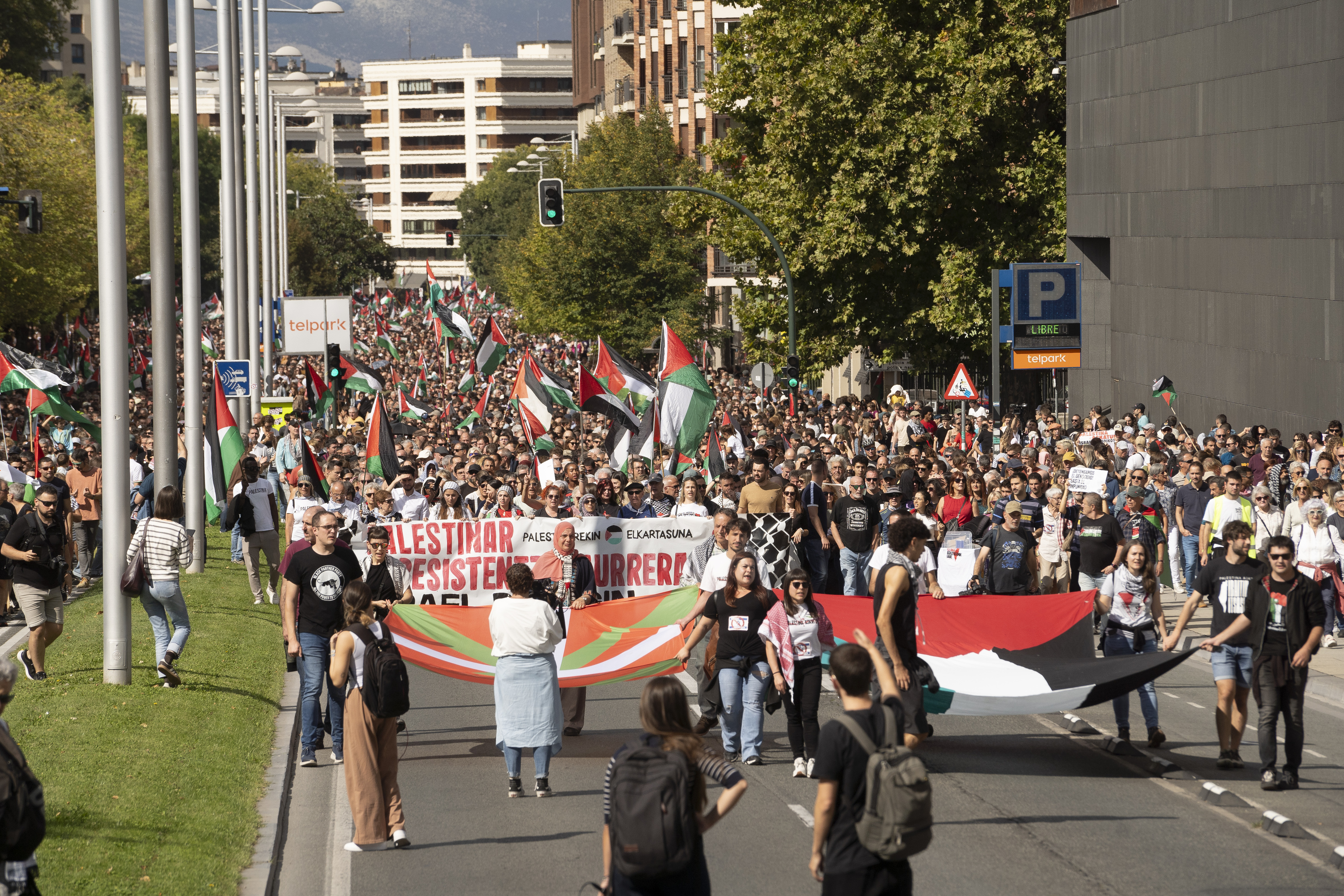 (ID_15386614) (Iñigo Uriz/@FOKU) 2025-10-04, Iruñea. Palestinarekin Elkartasuna ekimenaren manifestazioa