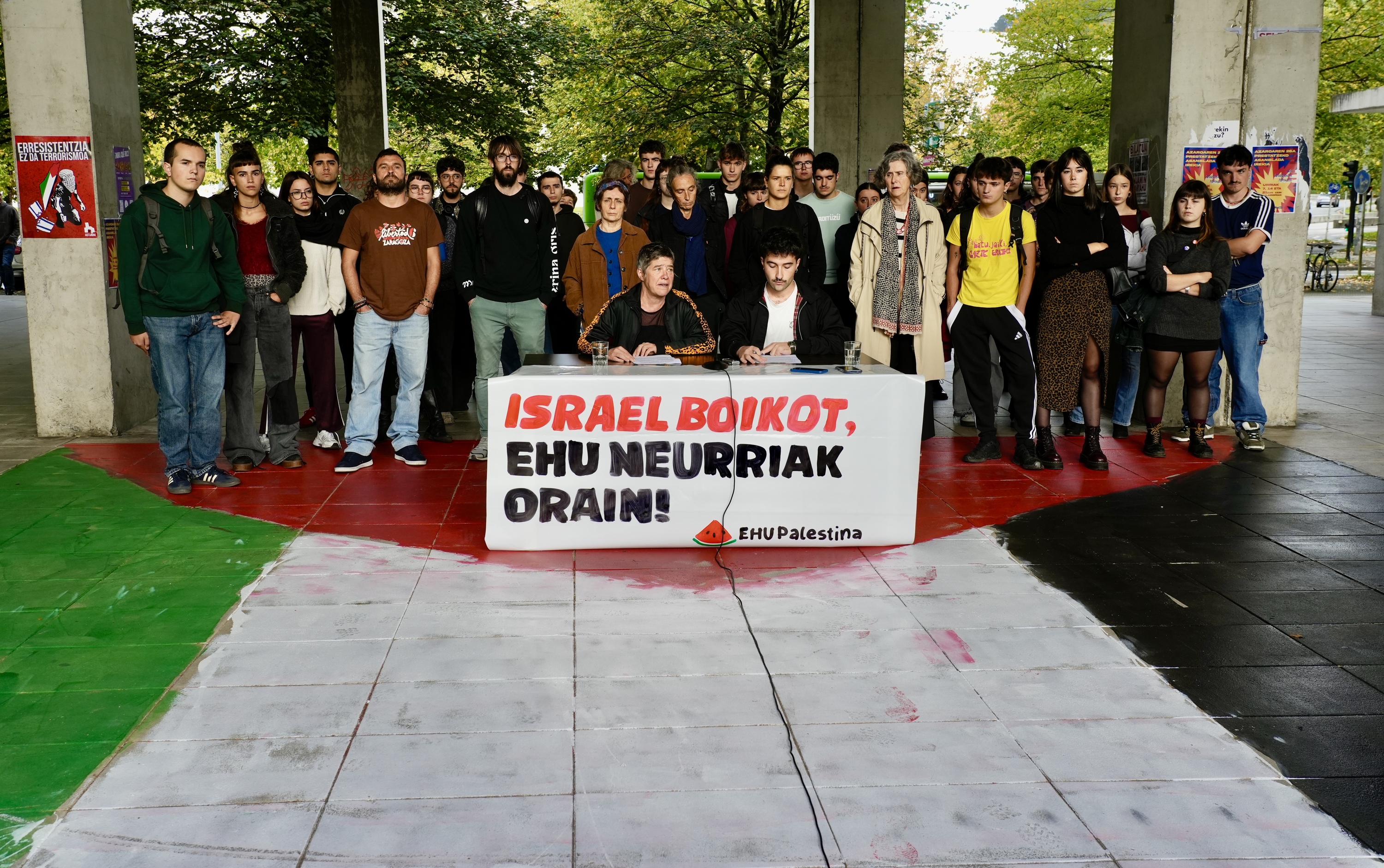 EHU Palestina taldearen agerraldia, gaur, EHUren Donostiako campusean. ANDONI CANELLADA / FOKU