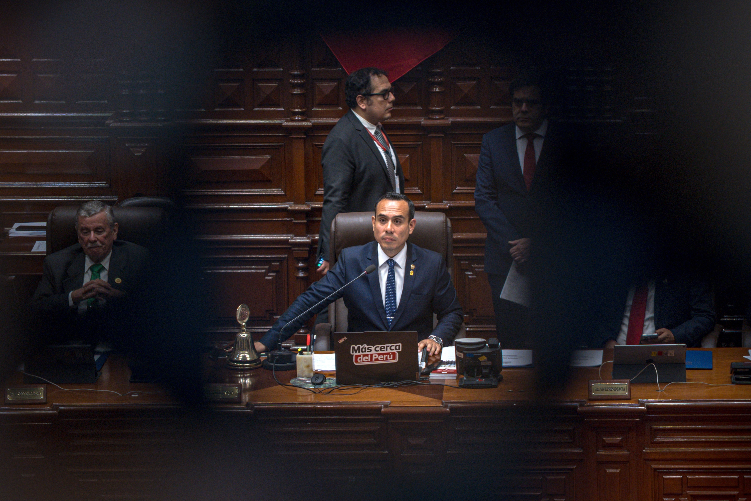 Jose Jeri Peruko presidente izendatu berria, Dina Boluarte kargutik kentzeko bilkuran. JOHN REYES MEJIA / EFE