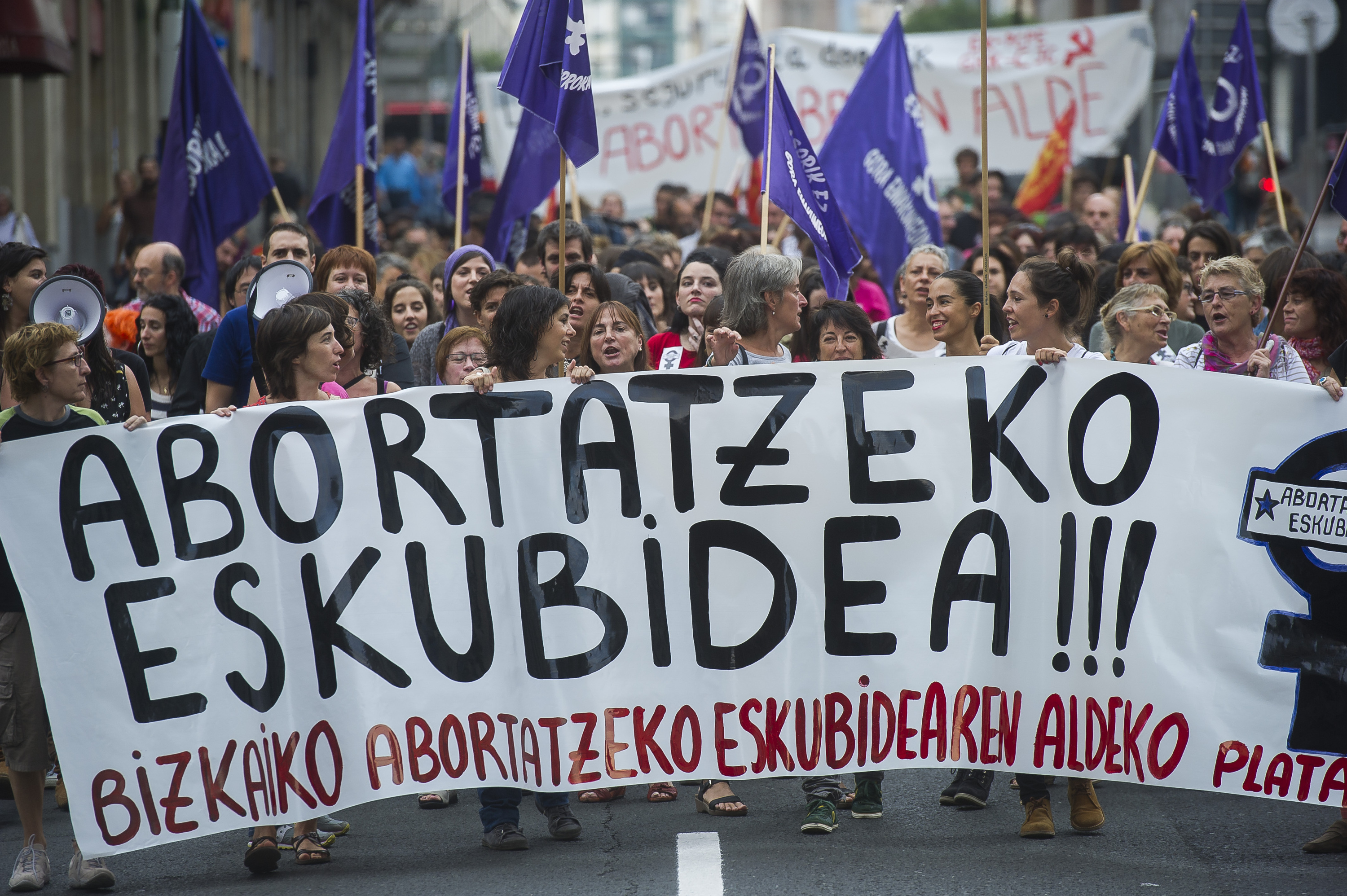 Abortatzeko eskubidearen aldeko manifestazio bat Bilbon. LUIS JAUREGIALTZO / FOKU
