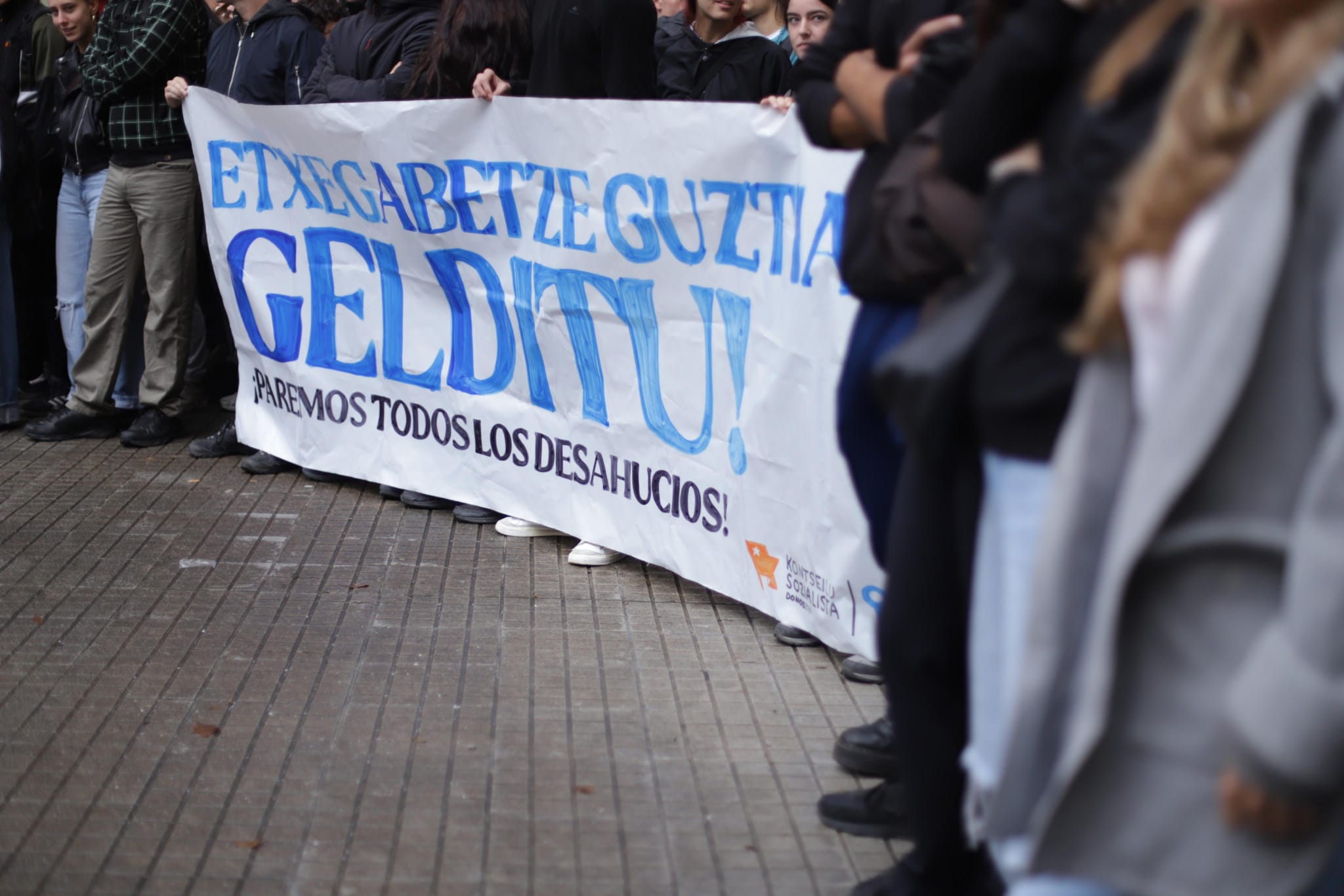 Etxegabetzea gelditzeko deitutako kontzentrazioa gaur, Donostian. GEDAR