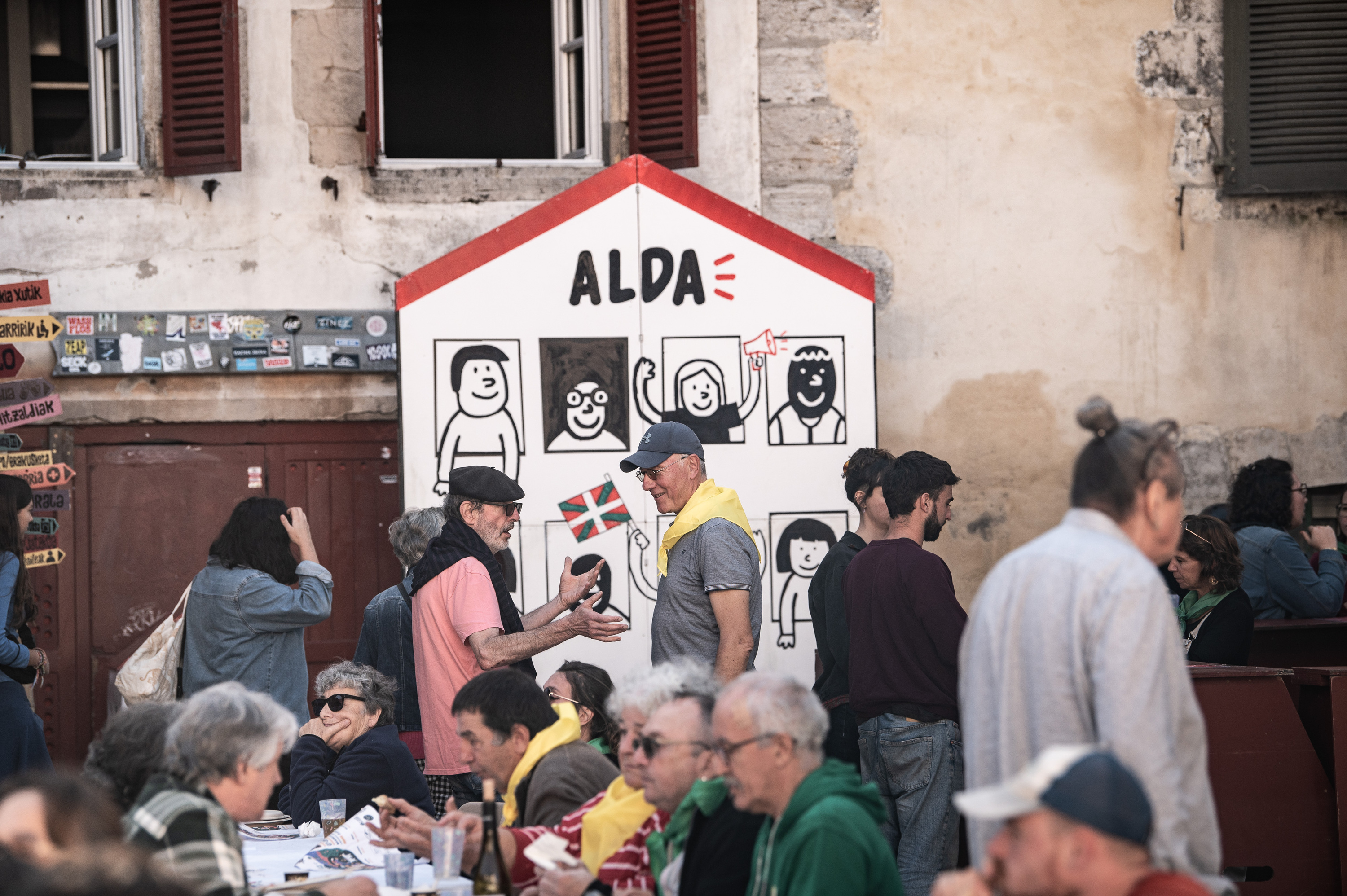 Aldak antolaturiko Auzolan eguna, gaur, Baionan. PATXI BELTZAIZ