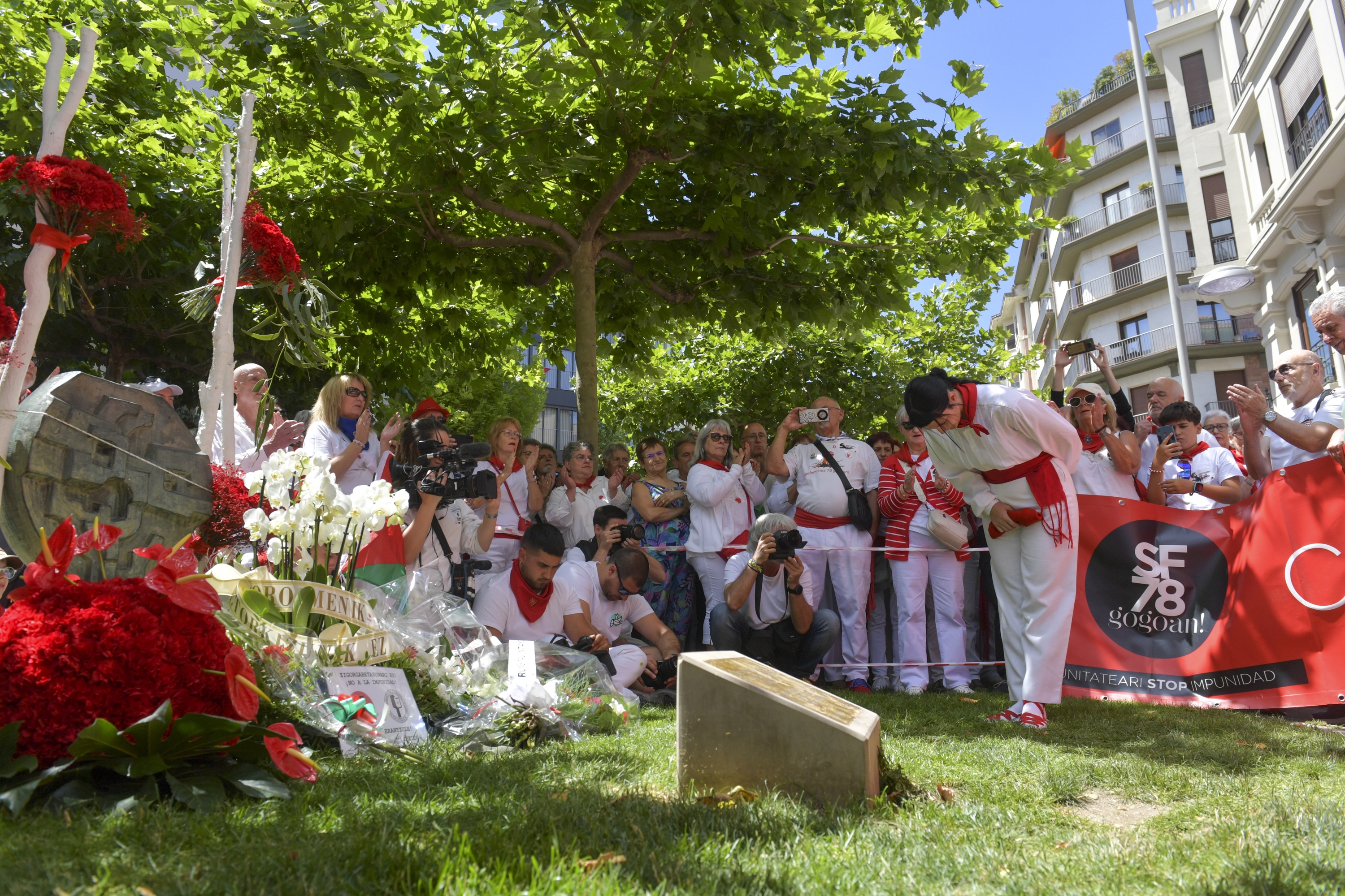 Aurtengo sanferminetan German Rodriguezi egindako omenaldia. IDOIA ZABALETA / FOKU