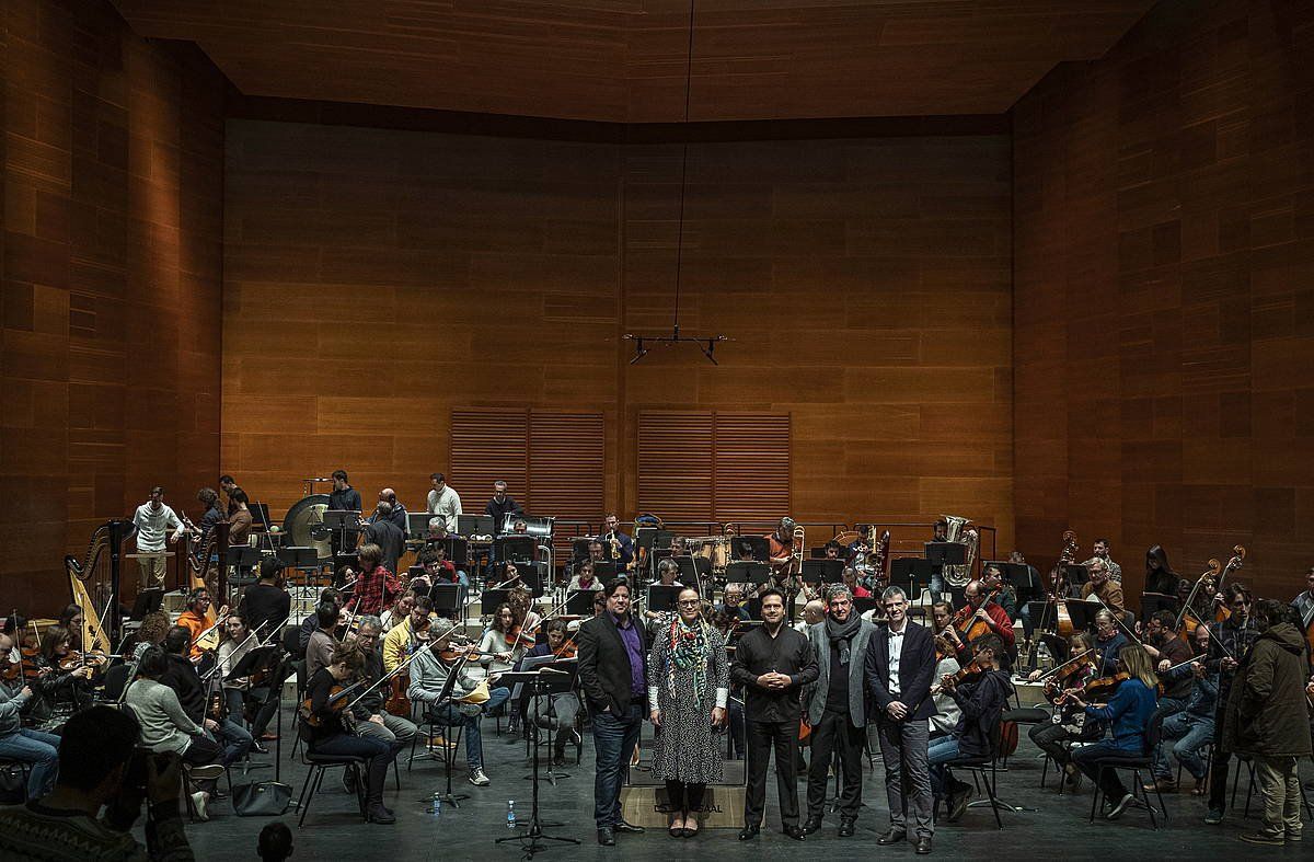 Euskadiko Orkestra Sinfonikoak Parisen eta Istanbulen emango dituen kontzertuen aurkezpena., Kursaalean. JON URBE, FOKU