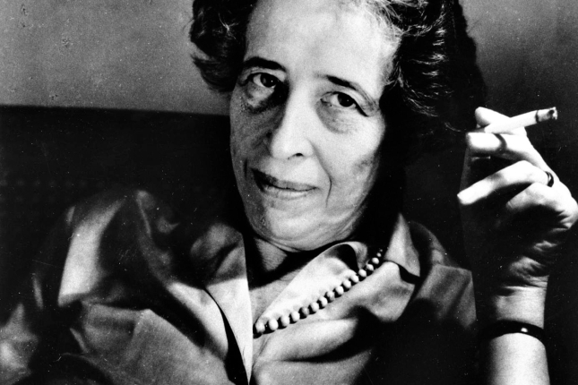 Hannah Arendt idazle eta pentsalaria. Hannah Arendt idazle eta pentsalaria.
