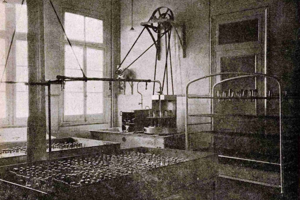 (ID_17604507610415) (/Juan Gondra Rezola) Bilboko Esne Tanta eraikineko botilak garbitzeko gela, 1922an (ID_17604507610415) (/Juan Gondra Rezola) Bilboko Esne Tanta eraikineko botilak garbitzeko gela, 1922an