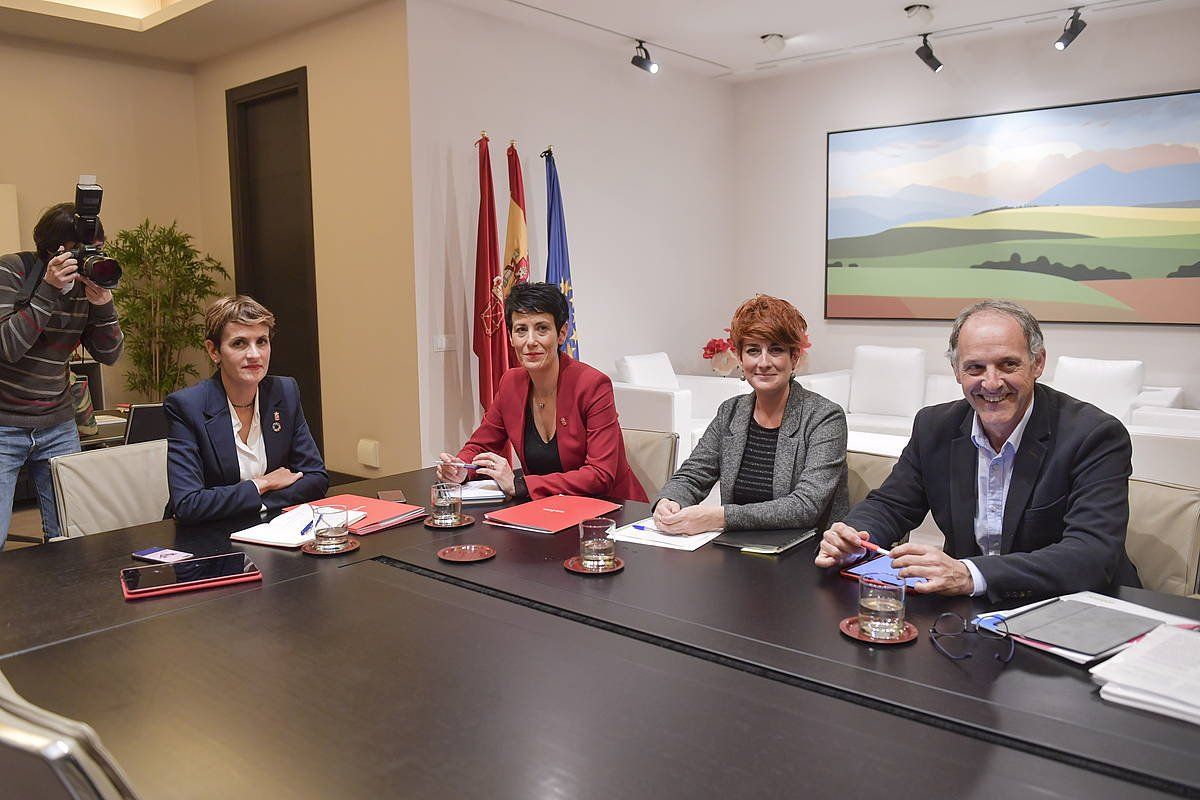 Gobernuaren eta EH Bilduren arteko negoziazio bilera. IDOIA ZABALETA, FOKU