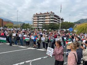 Palestinaren aldeko manifestazioa Azpeitian, gaur goizean. OIHANA ELDUAIEN URANGA
