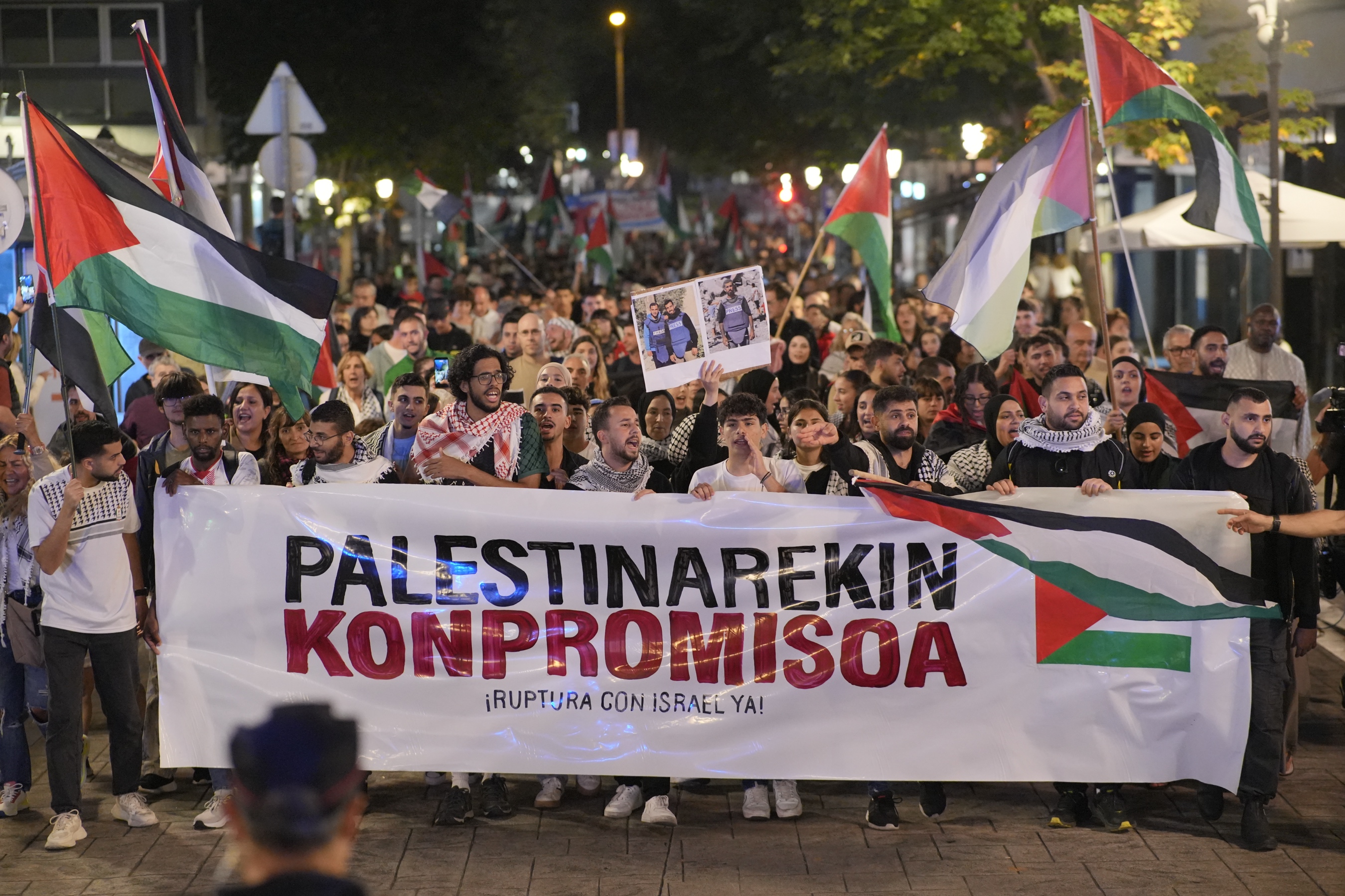 Gernika Palestinak deitutako mobilizazioa, gaur arratsaldean, Bilbon. ARITZ LOIOLA / FOKU