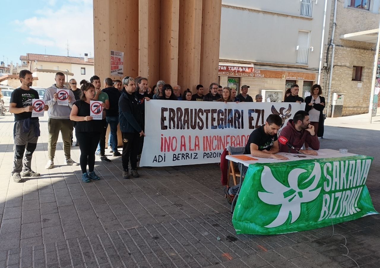 Gaur Altsasun eman duten prentsaurrekoa. SAKANA BIZIRIK