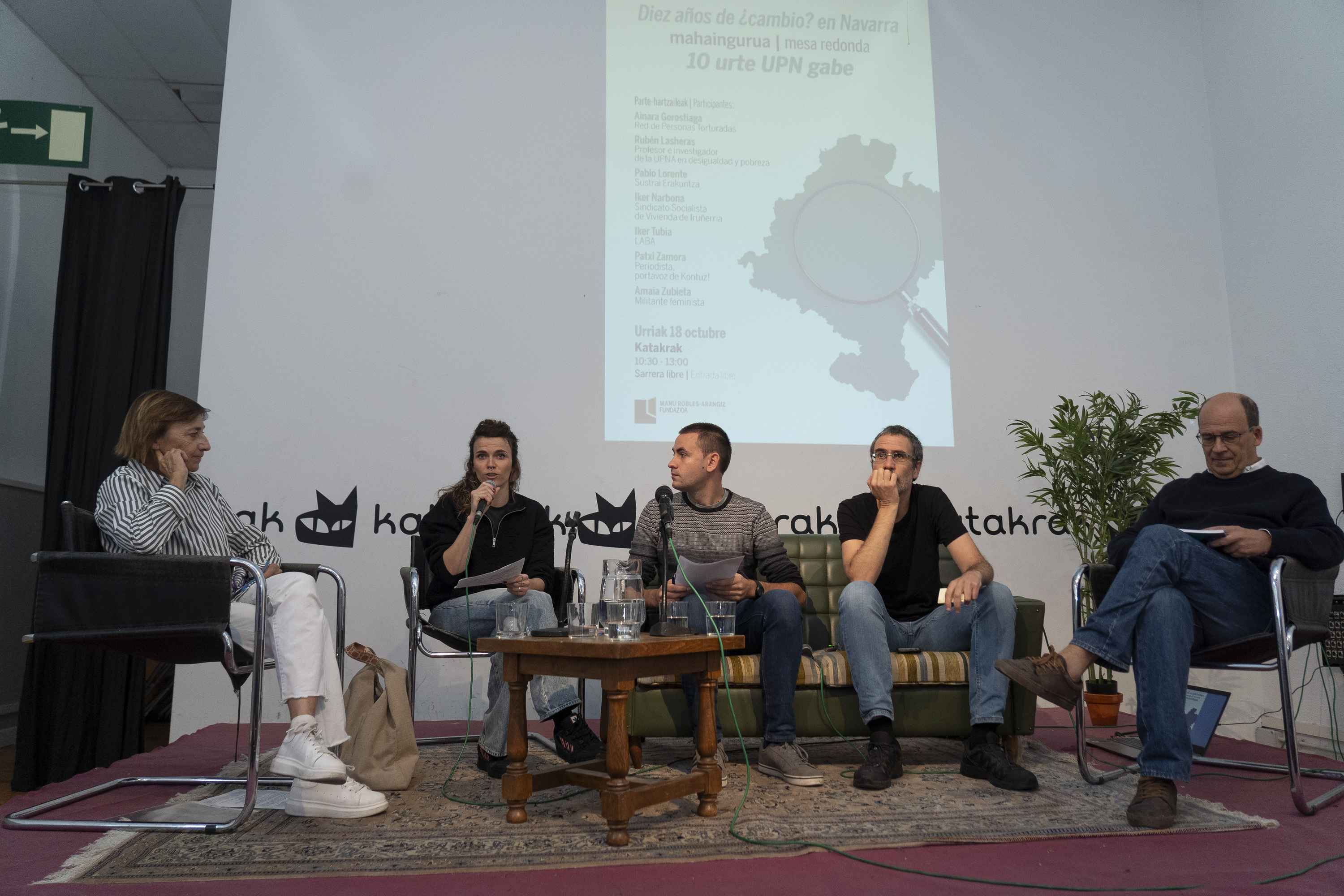 Ezkerretik eskuinera: Amaia Zubieta, Saioa Urriza, Iker Narbona, Ruben Lasheras eta Patxi Zamora. Gaur, Iruñean. IÑIGO URIZ / FOKU
