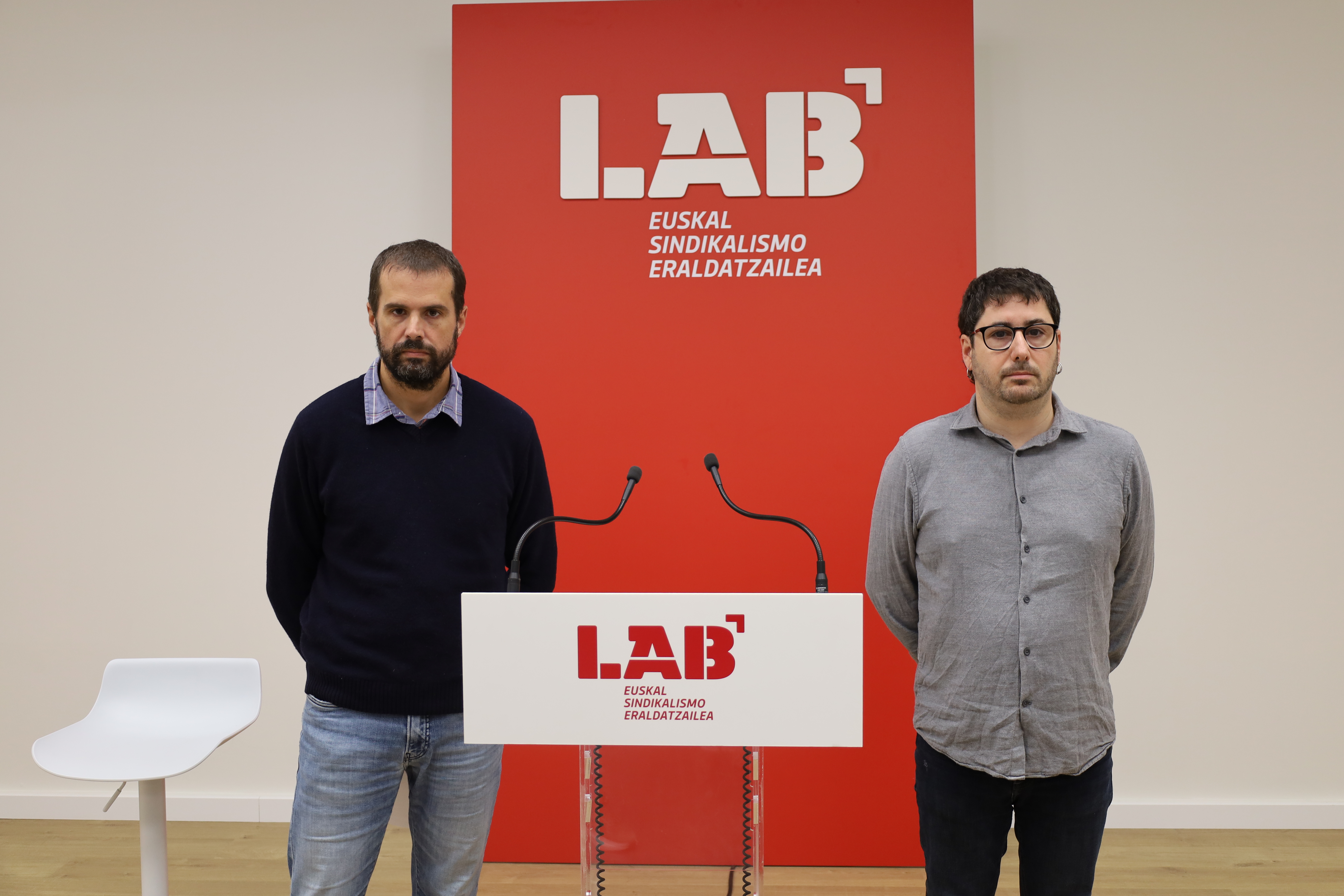 Igor Arroyo eta Koldo Saenz, gaur, Bilbon egindako prentsaurrekoan. LAB