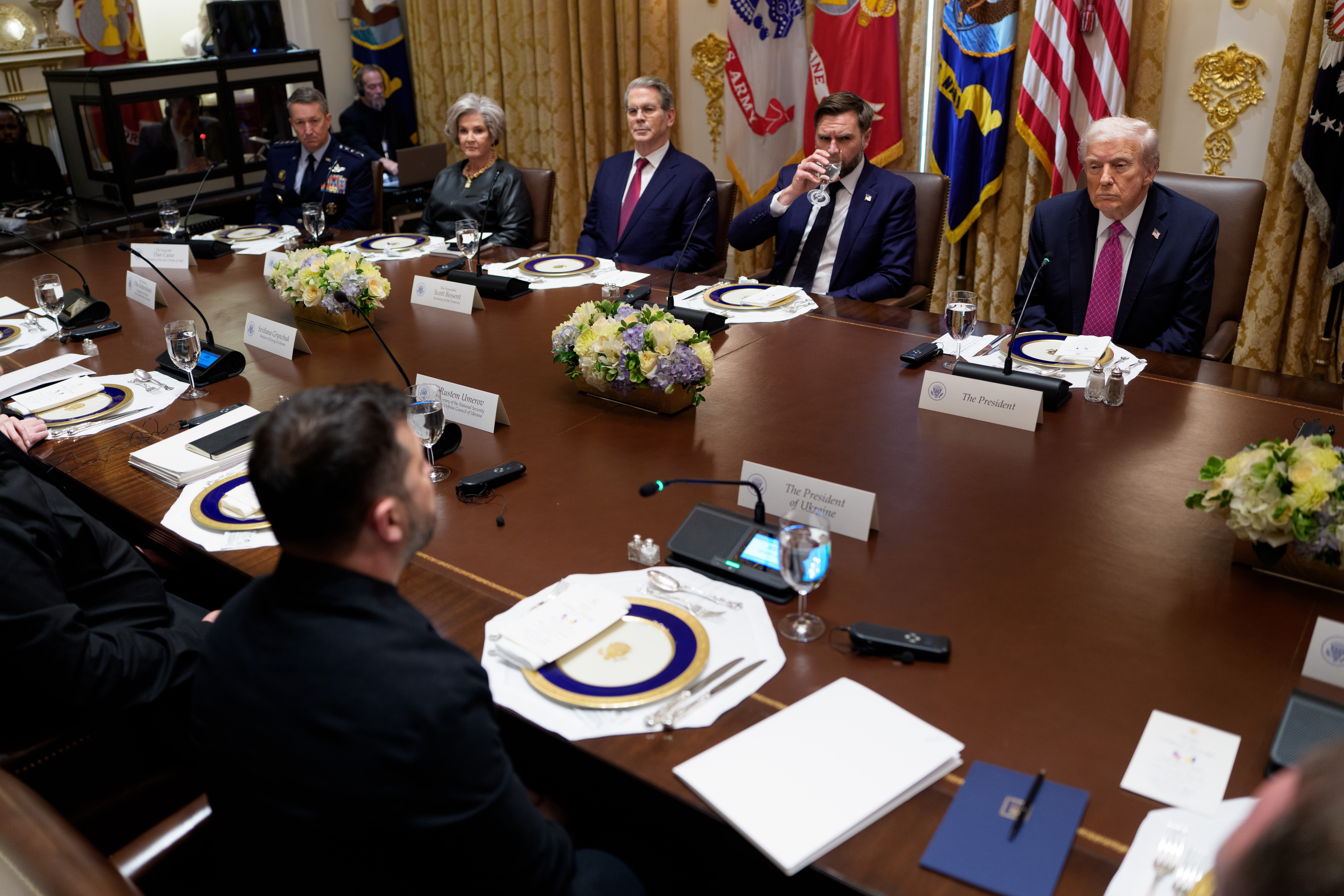 Zelenski eta Trump aurrez aurre ostiralean, Etxe Zurian. AARON SCHWARTZ / EFE