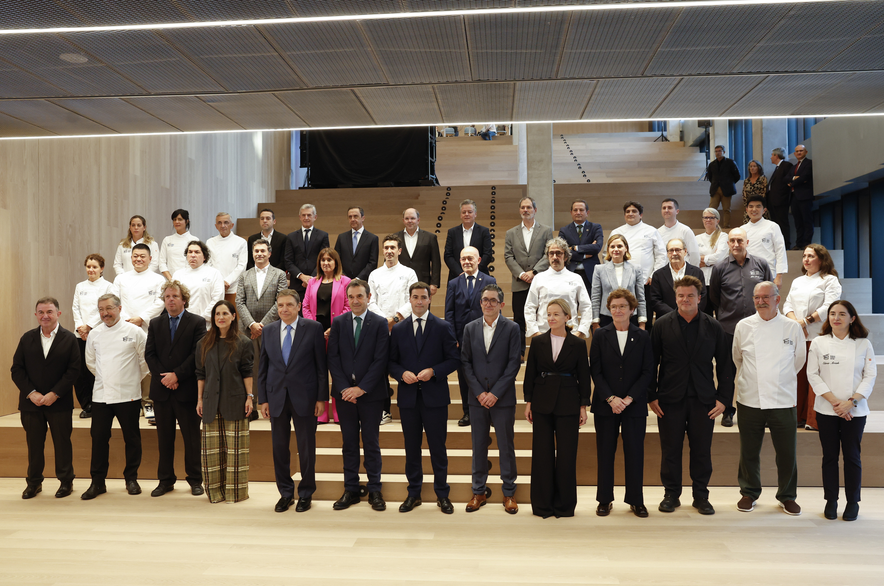 GOEren inaugurazioko familia argazkia, gaur iluntzean, Donostian. JUAN HERRERO / EFE