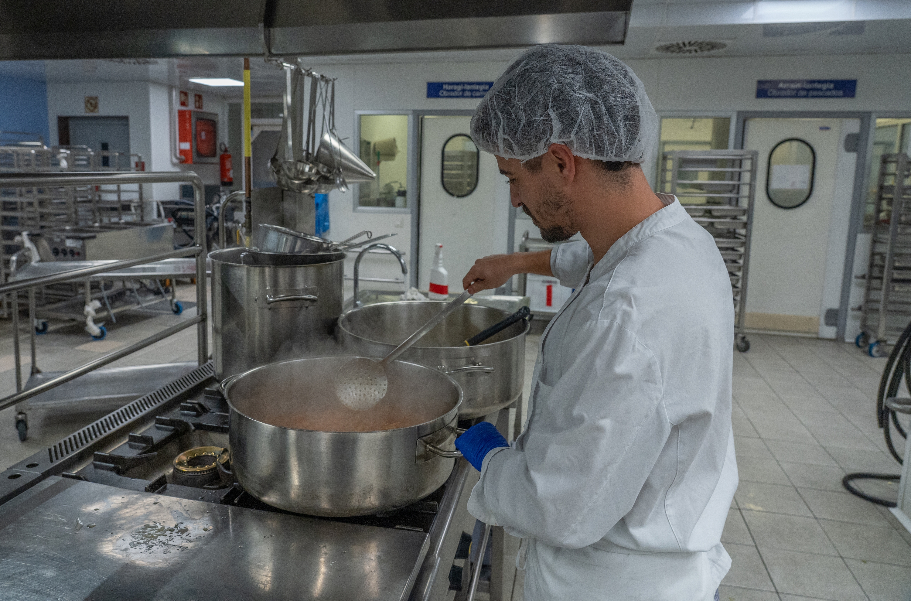 Ospitalean prestatzen dute jana, eguneko produktu naturalekin. ANDONI CANELLADA / FOKU