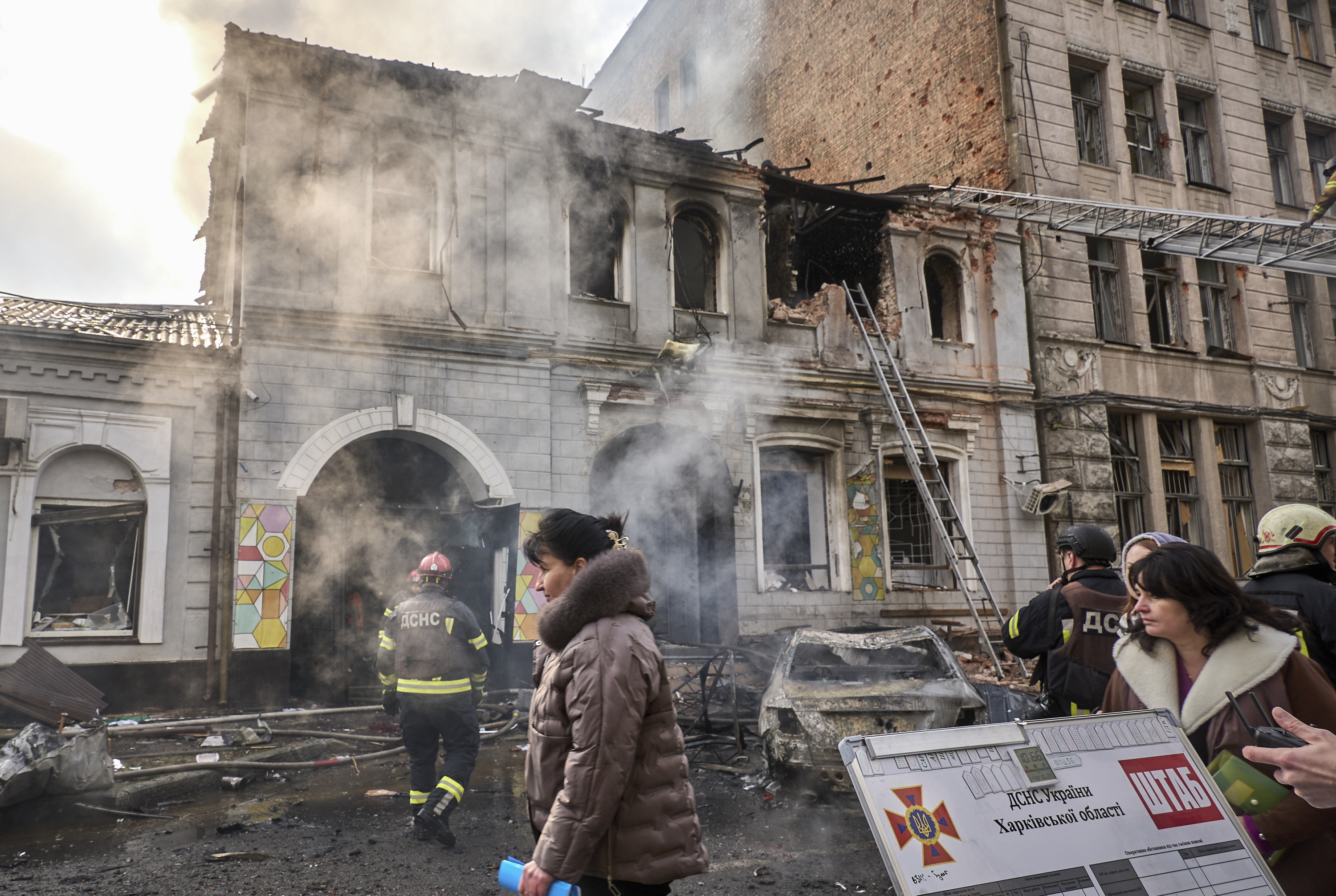 Errusiako armadaren drone batek Kharkiveko (Ukraina) haurreskola bati egin dio eraso gaur. SERGEY KOZLOV / EFE