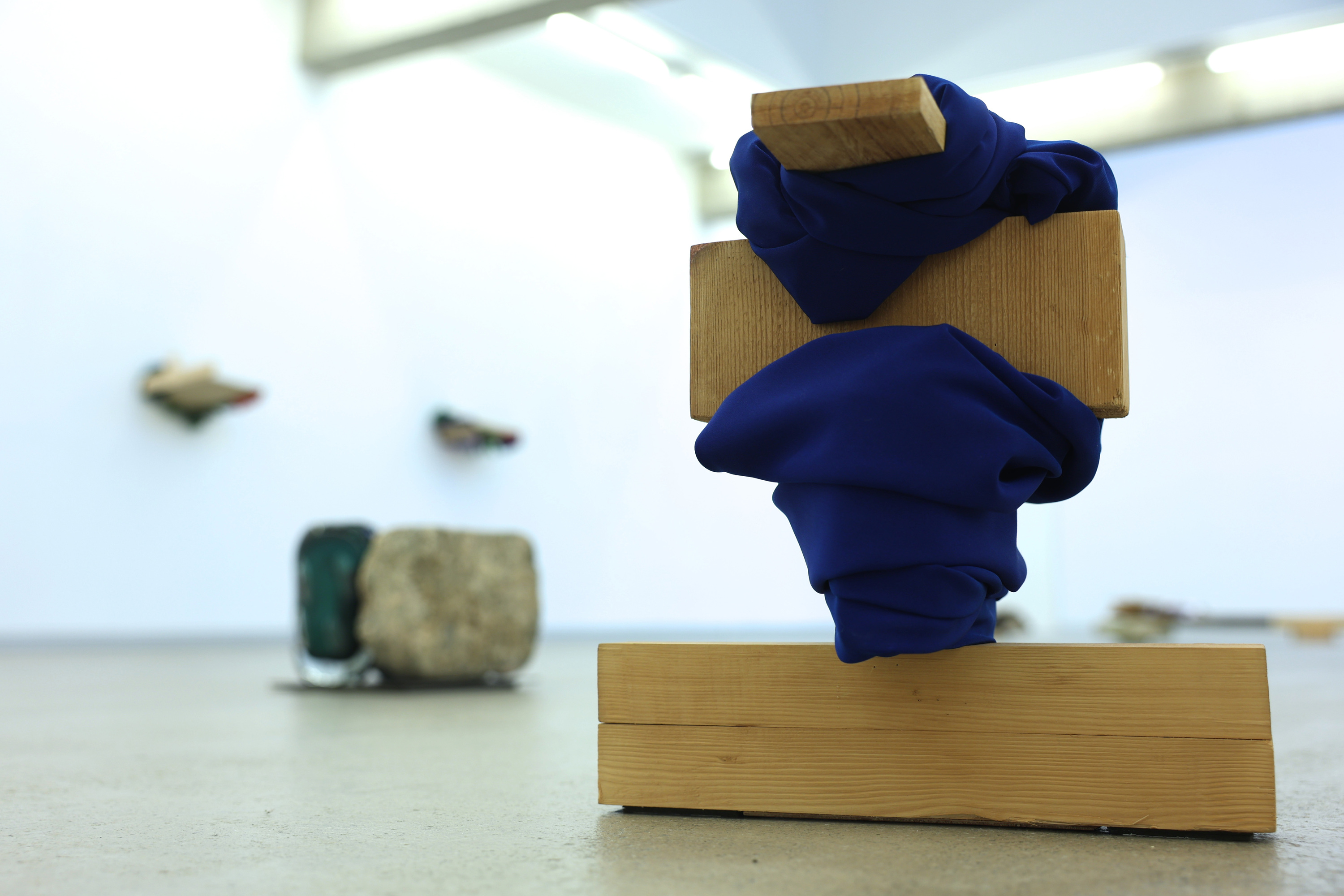 Angel Bados artistaren erakusketa Carreras Mugica galerian. OSKAR MATXIN EDESA / FOKU