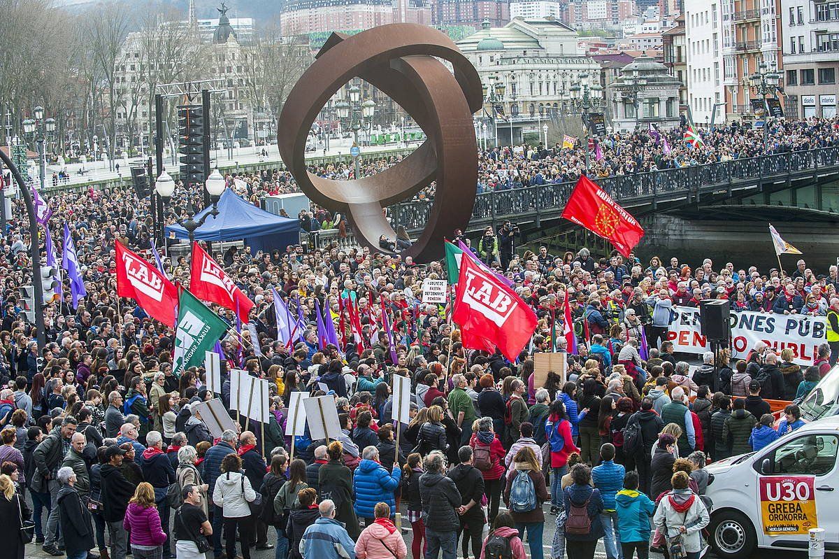 Greba orokorreko manifestazioa, gaur eguerdian, Bilbon. MARISOL RAMIREZ, FOKU