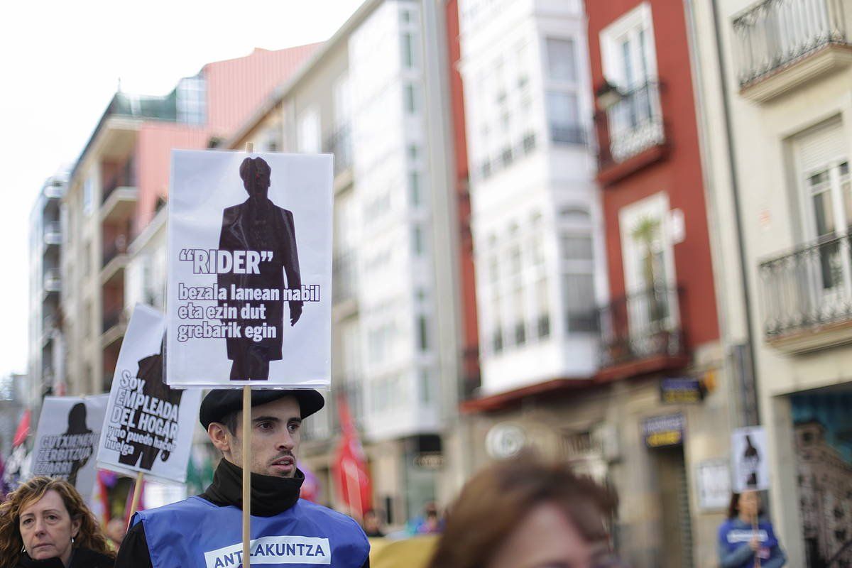 Gasteizen eguerdian eginiko manifestazioko irudi bat. ENDIKA PORTILLO / FOKU