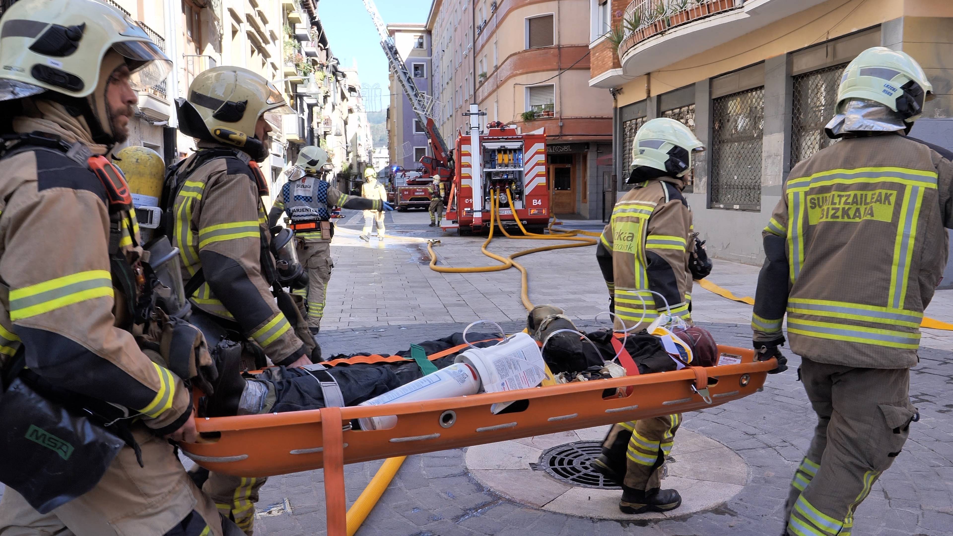Bizkaiko foru suhiltzaileen simulakro bat, Durangon, artxiboko irudi batean. BERRIA