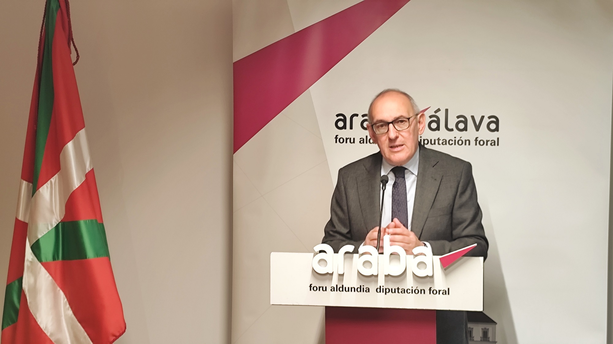 Ramiro Gonzalez ahaldun nagusia, gaur goizean, Laudioko foru egoitzan. ARABAKO FORU ALDUNDIA