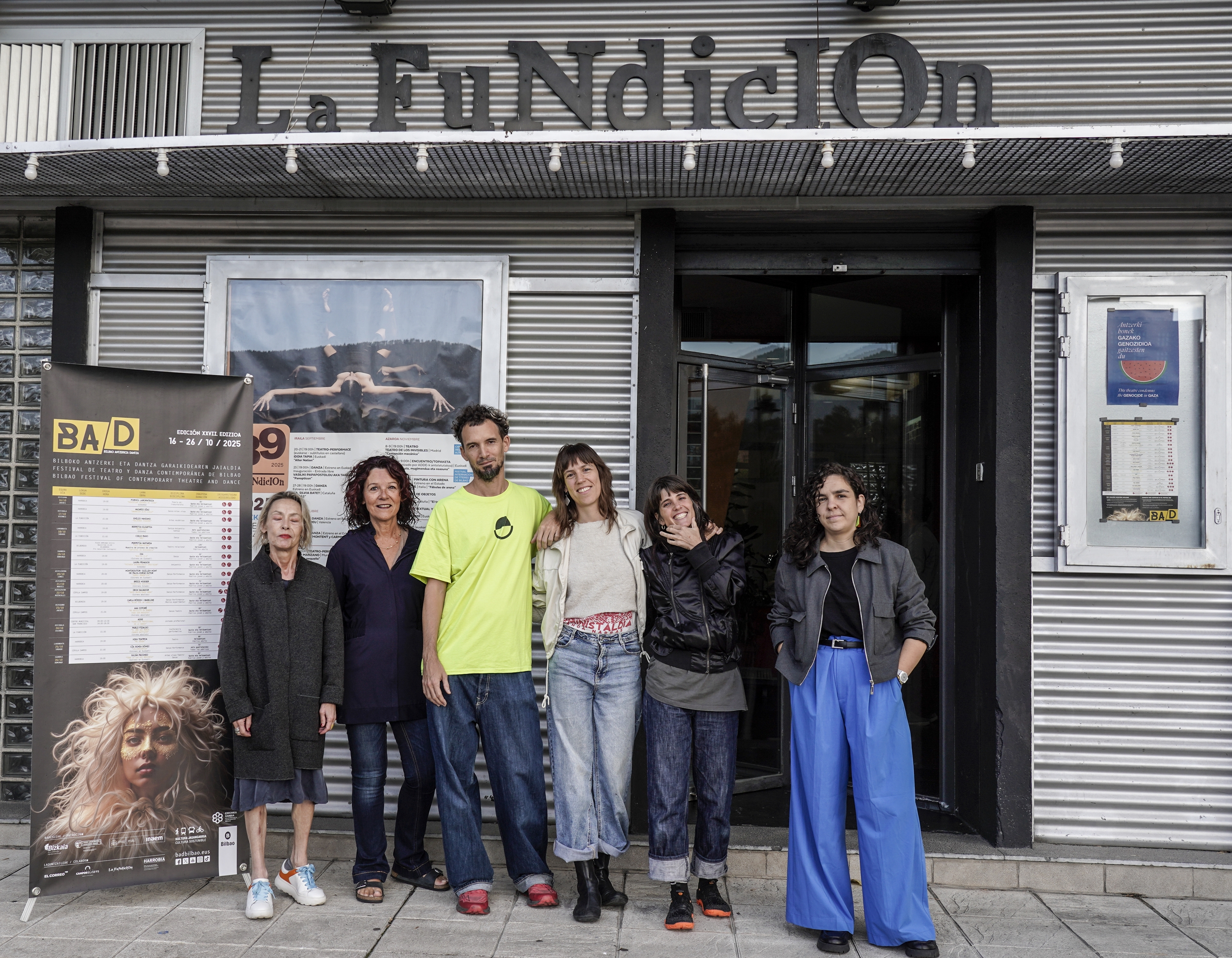 BilboEszenaren laguntzak jaso dituzten sortzaileak, Bilboko La Fundicion aretoan. MARISOL RAMIREZ / FOKU
