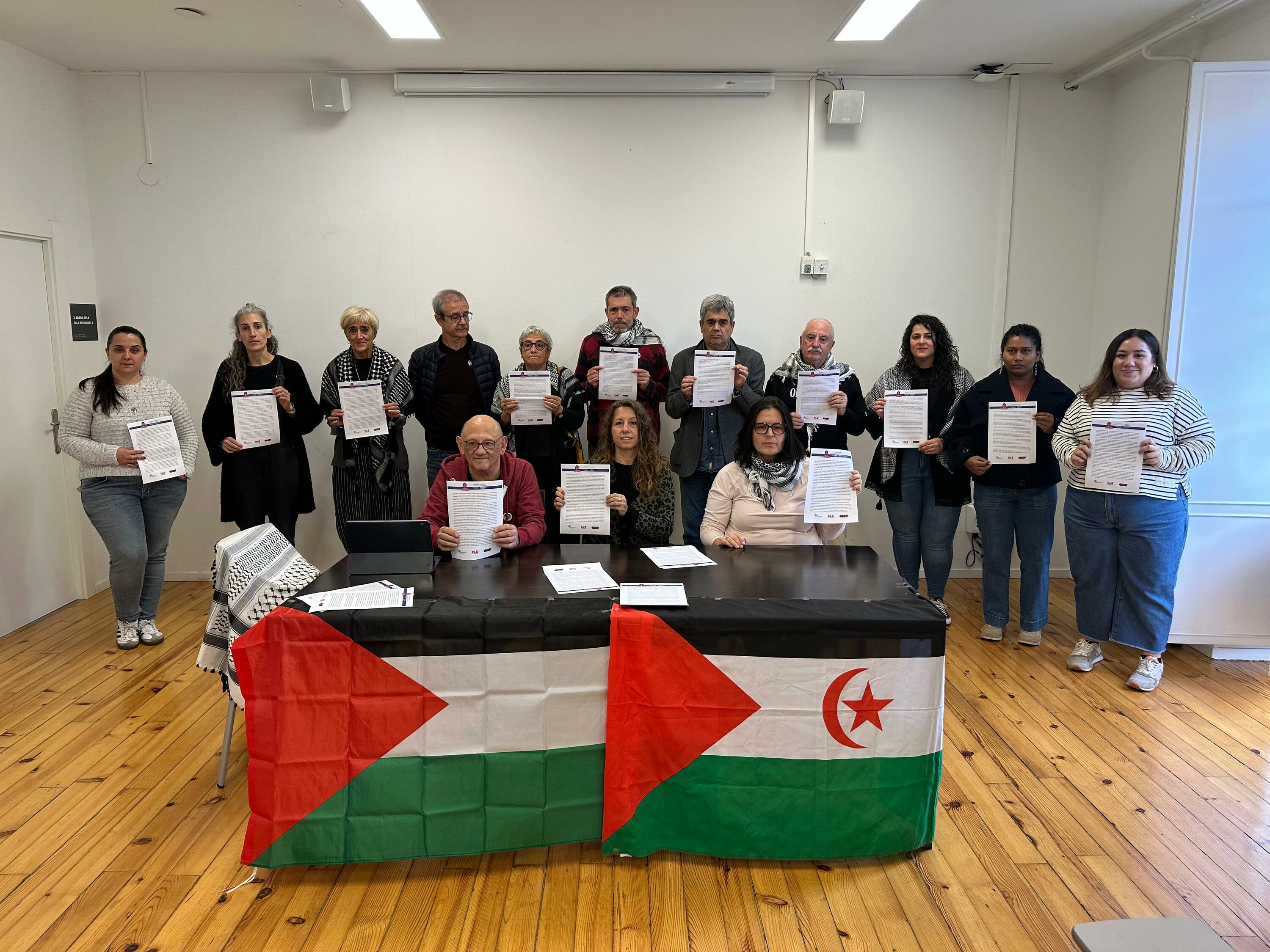 Francesca Albanesen hautagaitzaren alde hainbat elkartek egindako agerraldia. SEAD