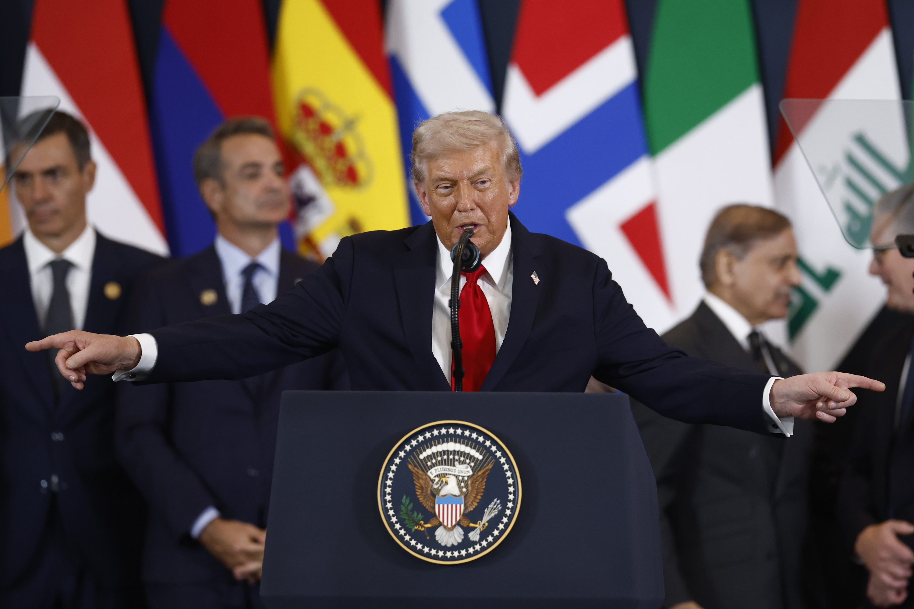 AEBetako presidente Donald Trump, urri hasieran, Gazarako proposatutako akordioa sinatzeko ekitaldian, Egipton. YOAN VALAT / EFE
