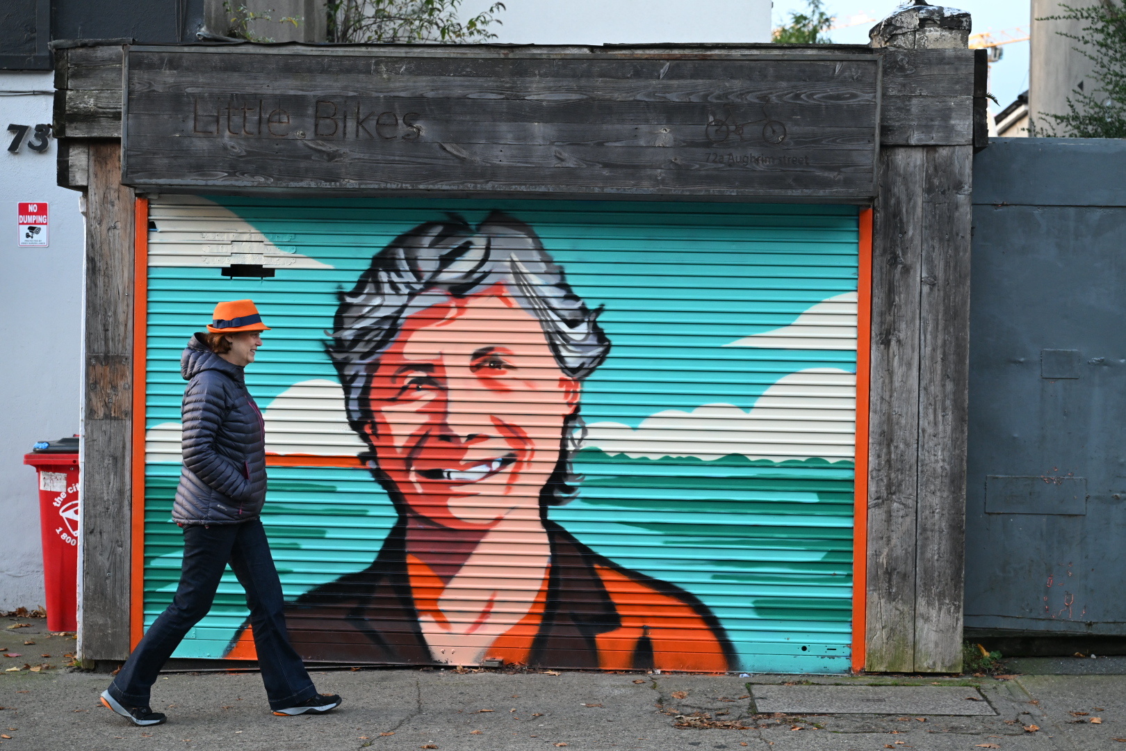 Catherine Connollyren aldeko margolan bat, Dublinen, hil honetan. BRYAN MEADE / EFE