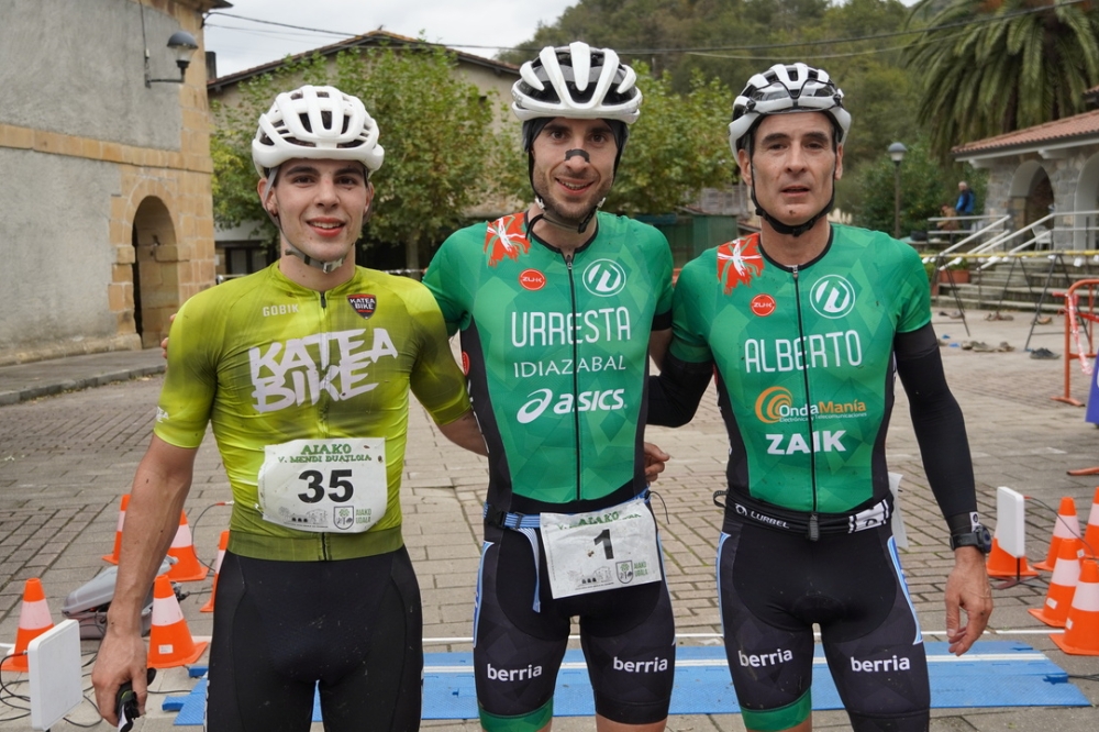 Eneit Bertiz, Josu Urrestarazu eta Alberto Gomez del Rio, Aiako mendi duatloiko hiru aurrenekoak Eneit Bertiz, Josu Urrestarazu eta Alberto Gomez del Rio, Aiako mendi duatloiko hiru aurrenekoak