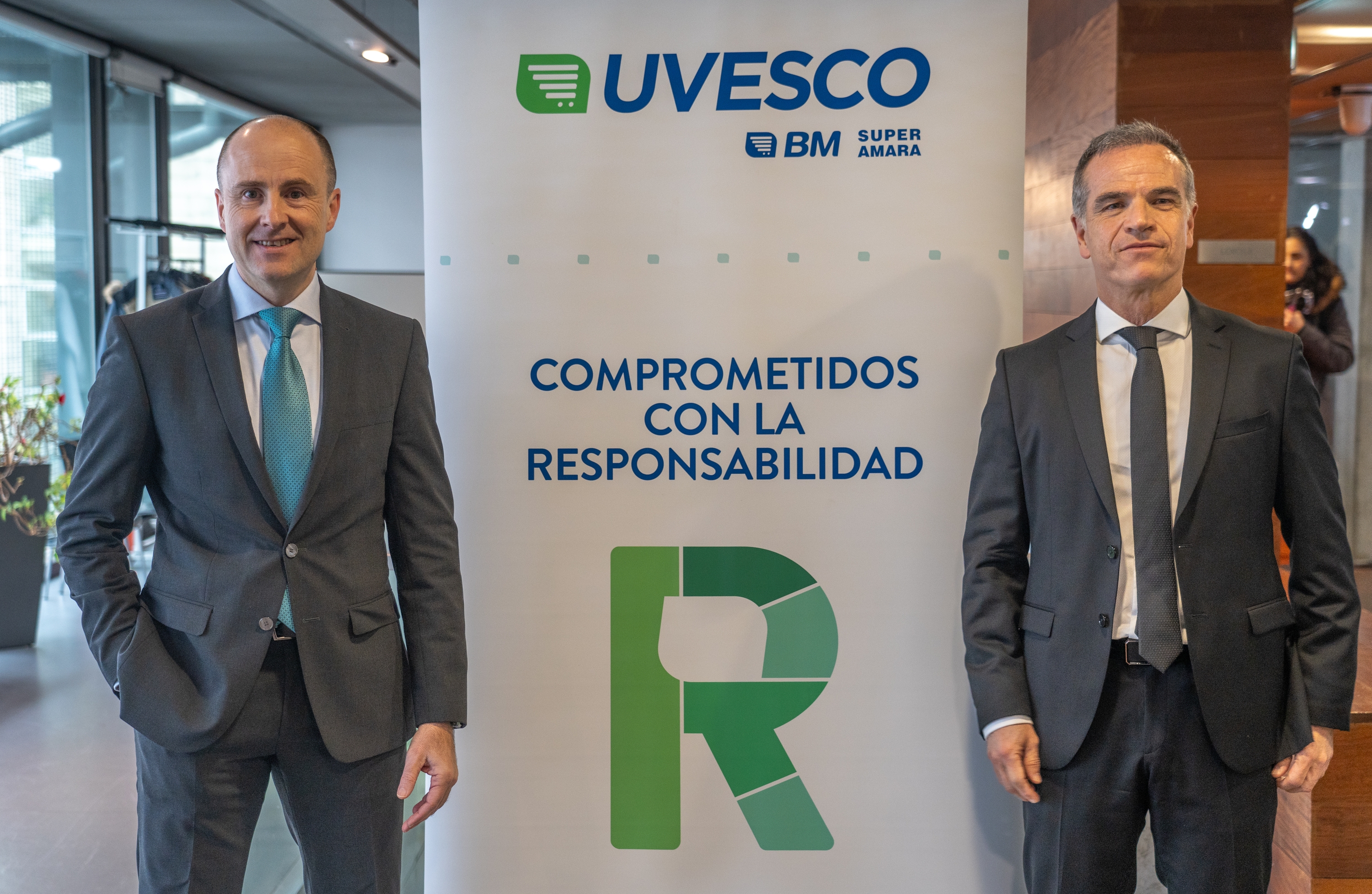 Angel Jareño Uvesco taldearen zuzendaria eta Jose Ramon Fernandez de Barrena presidentea, iaz. ANDONI CANELLADA / FOKU