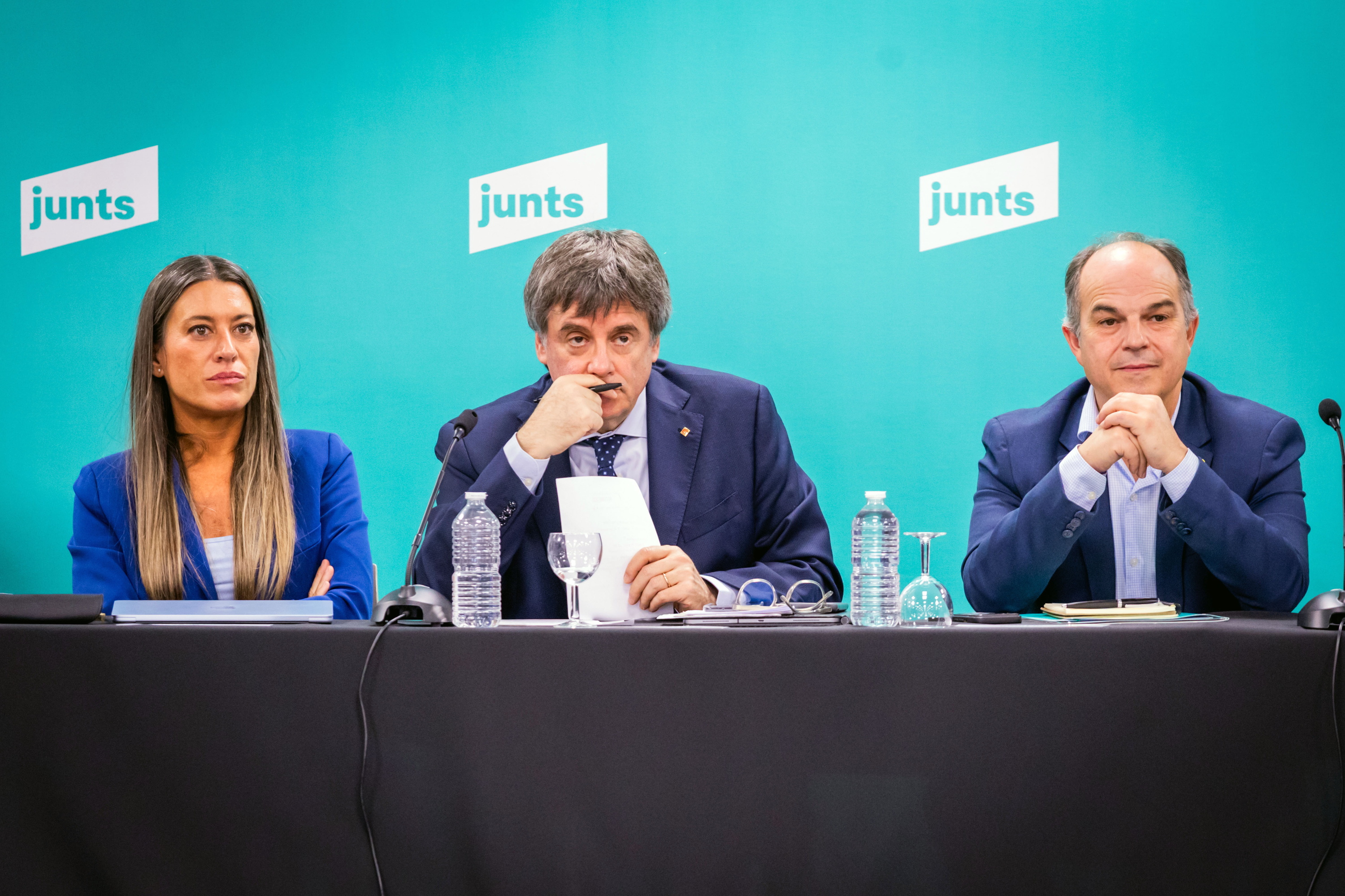 Nogueras, Puigdemont eta Turull, atzo, Perpinyan (Ipar Katalunia). NURIA CAMERA / EFE