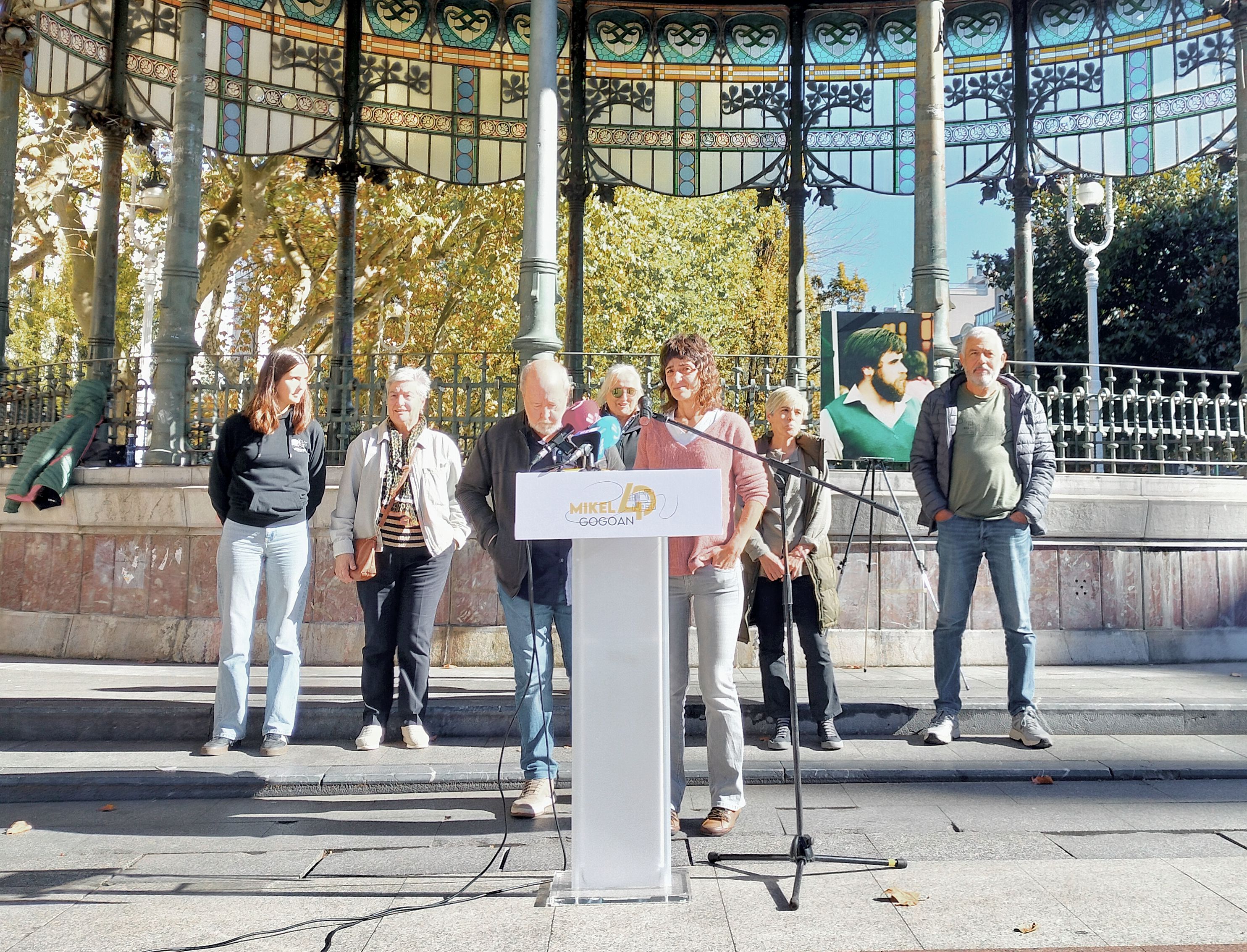 Mikel Zabalzaren 40. urteurreneko ekitaldia plazaratzen gaur, Donostian. BERRIA