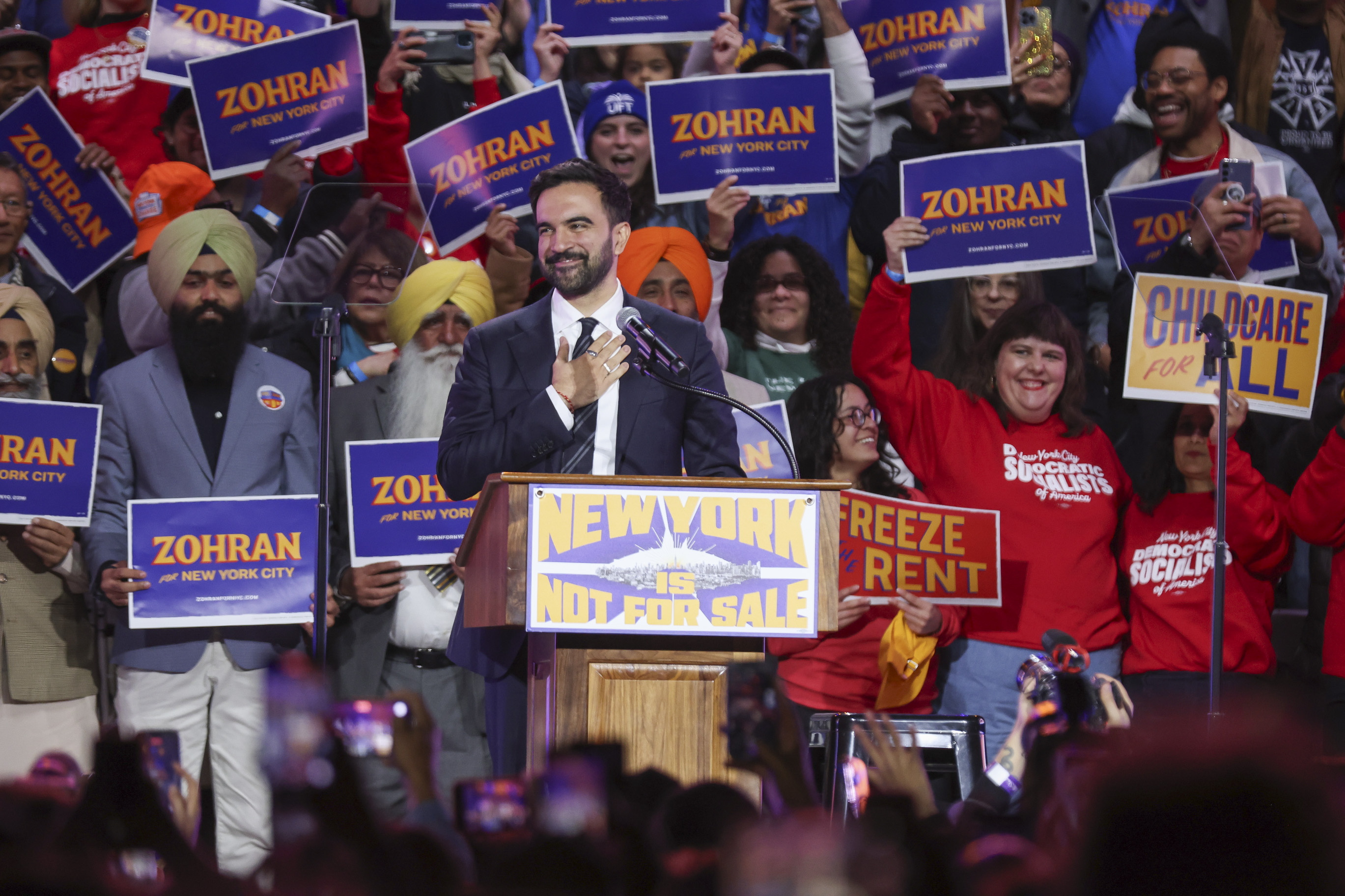 Mamdani, kanpainako ekitaldi batean, urriaren 27an. SARAH YENESEL / EFE