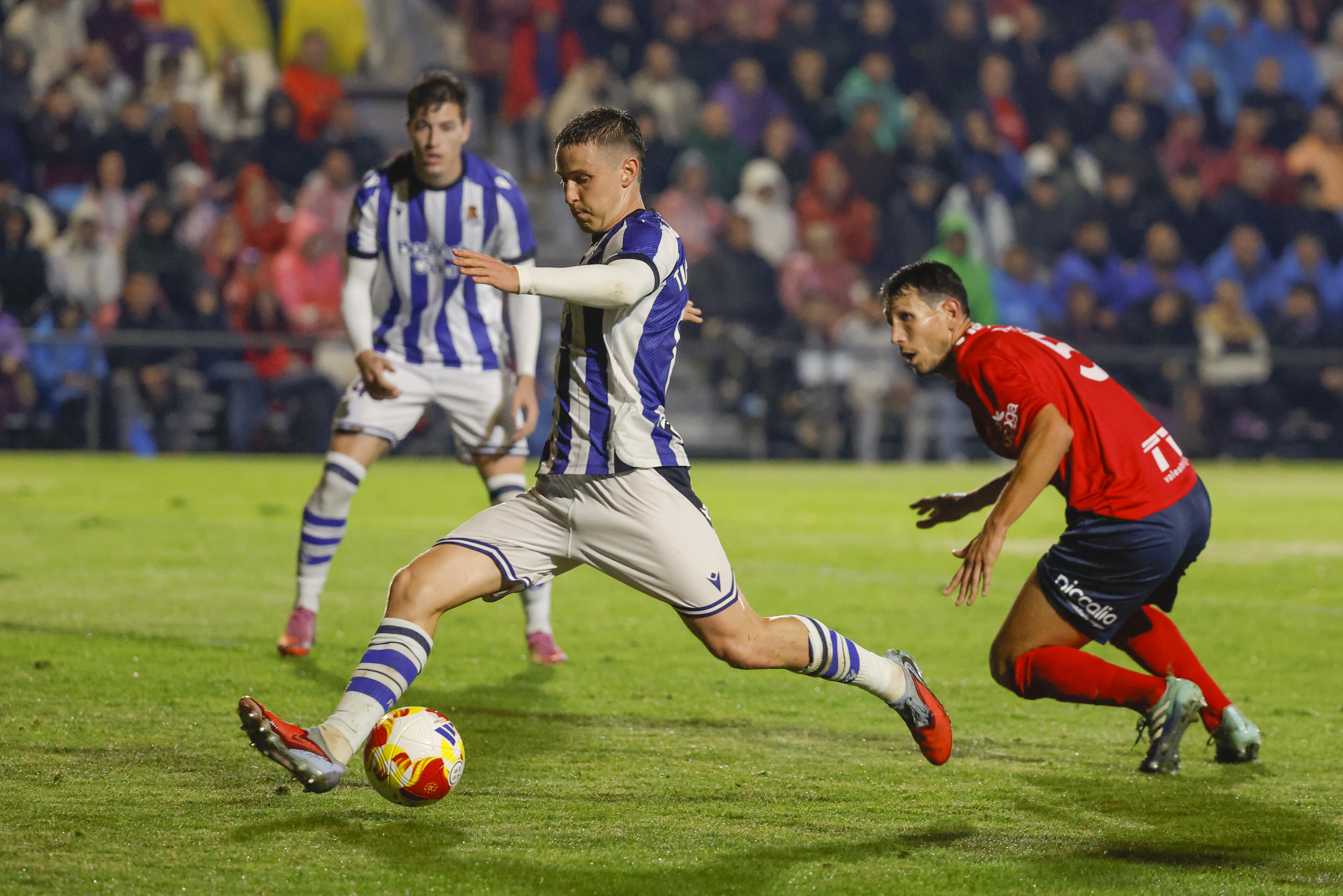 Turrientes baloia jotzeko prest, Negreiraren aurkako partidan. Lavandeira Jr. / EFE