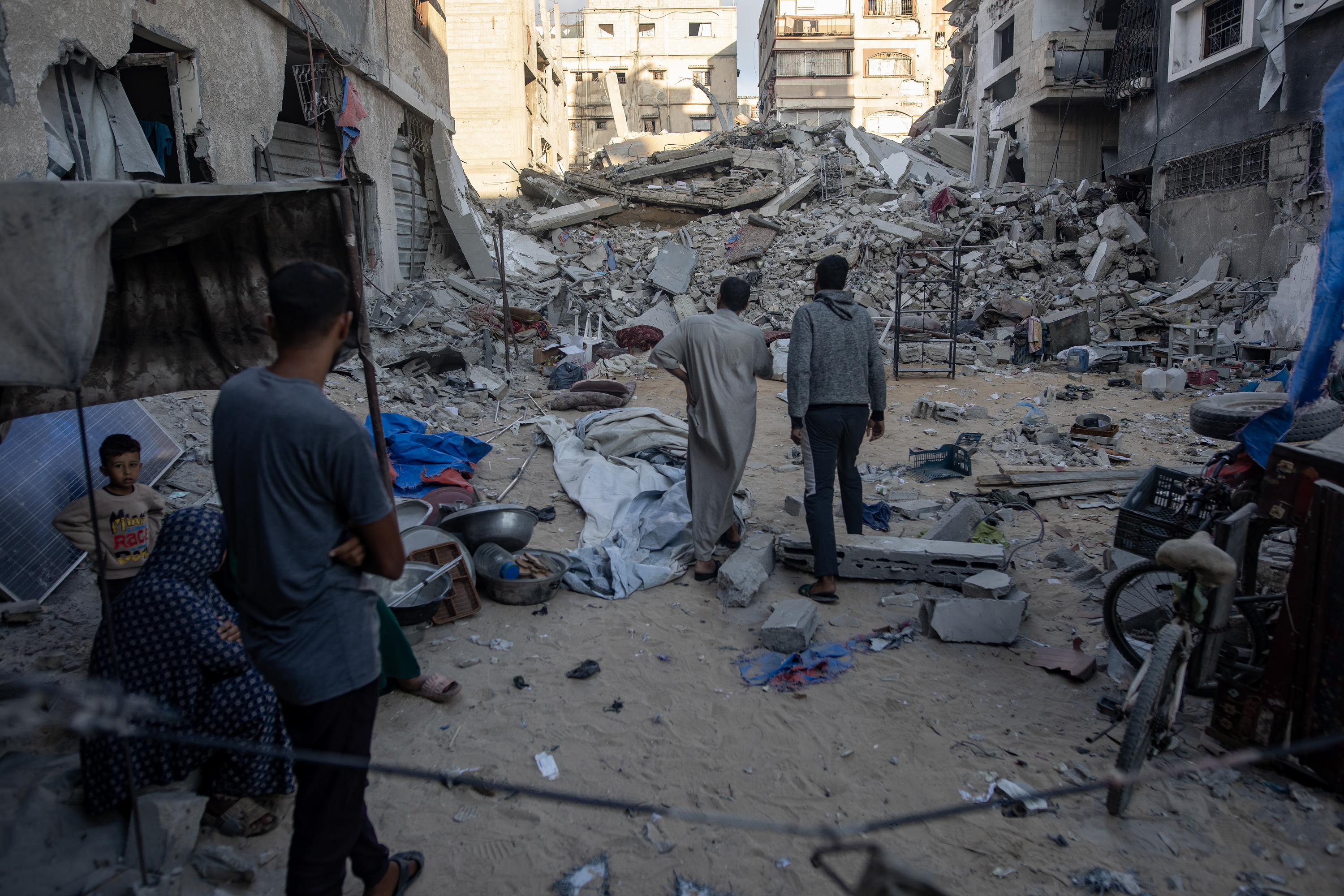 Gaza Hiria, gaur, Israelek atzo hasitako bonbardaketaren ostean. HAITHAM IMAD/EFE