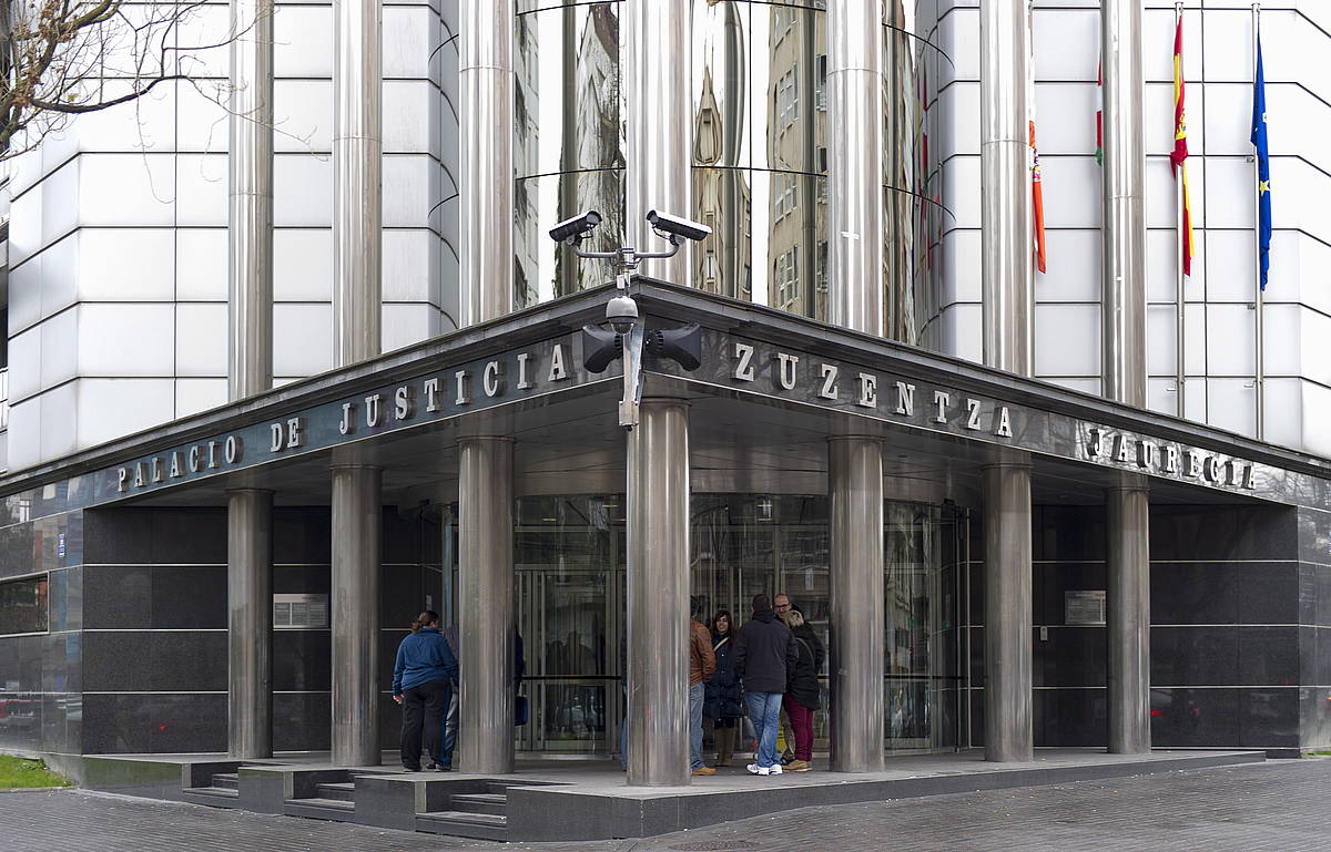Gasteizko epaitegia kanpotik. JUANAN RUIZ / FOKU