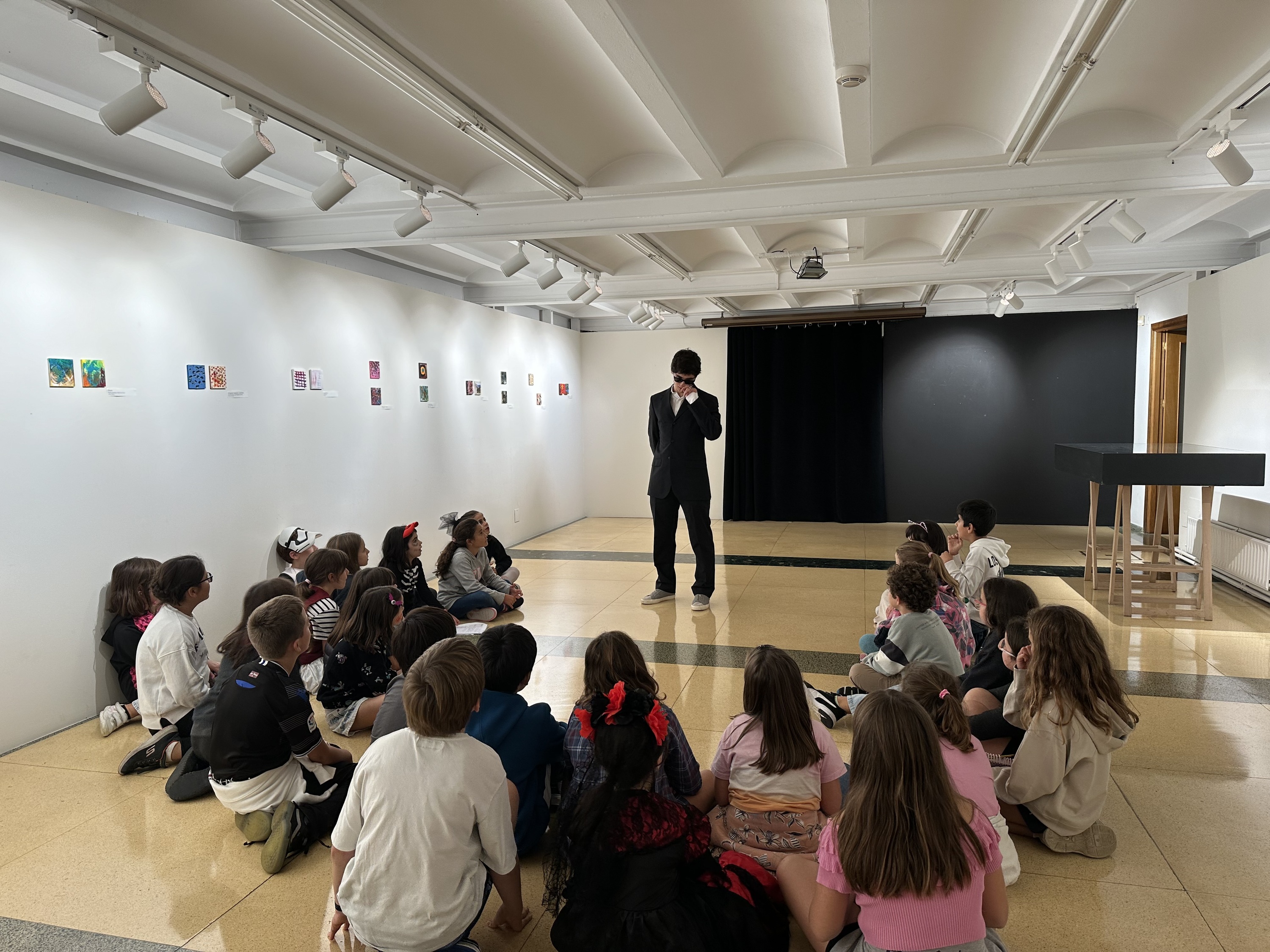 Iazko 'Nor da hiltzailea?' jarduerako argazki bat. SUSTRAI AISIALDI TALDEA