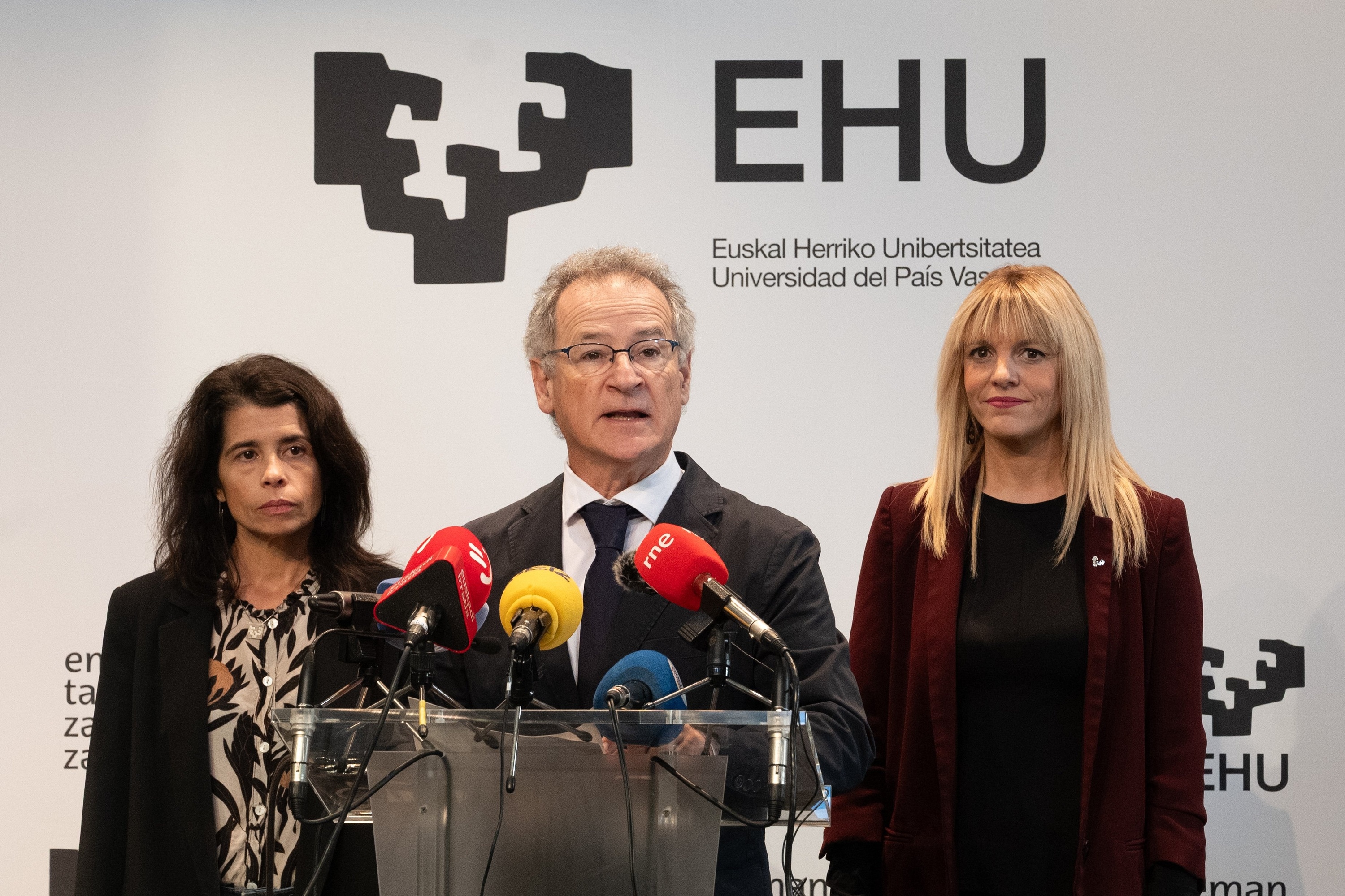 Ezkerretik eskuinera: Fernandez de Labastida, Bengoetxea eta Garai, gaur goizean, Gasteizen. GORKA RUBIO / FOKU