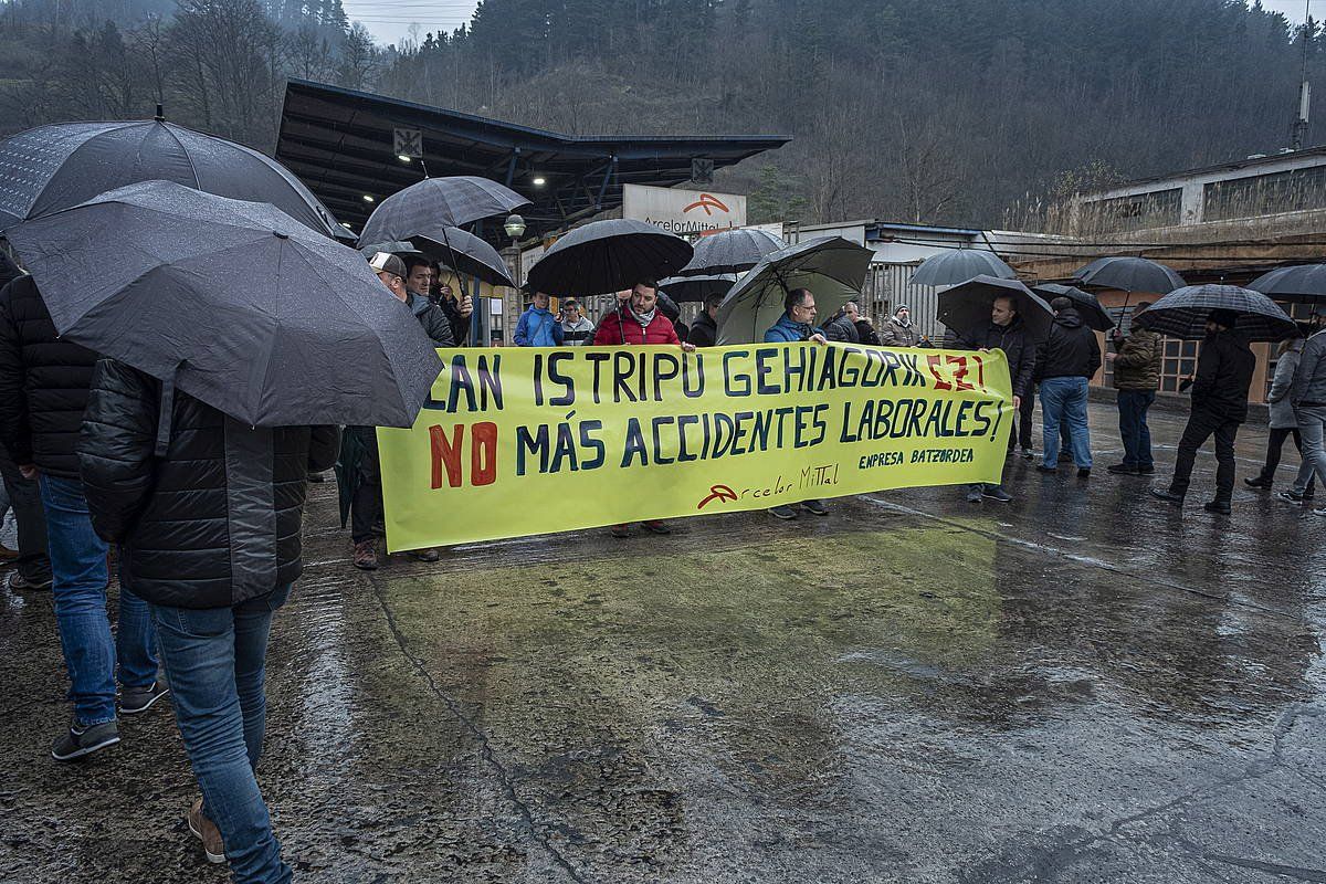 Urtarrilaren 22an Olaberriko Arcelor Mittalen (Gipuzkoa) izandako lan istripua salatzeko elkarretaratzea. JON URBE (FOKU)